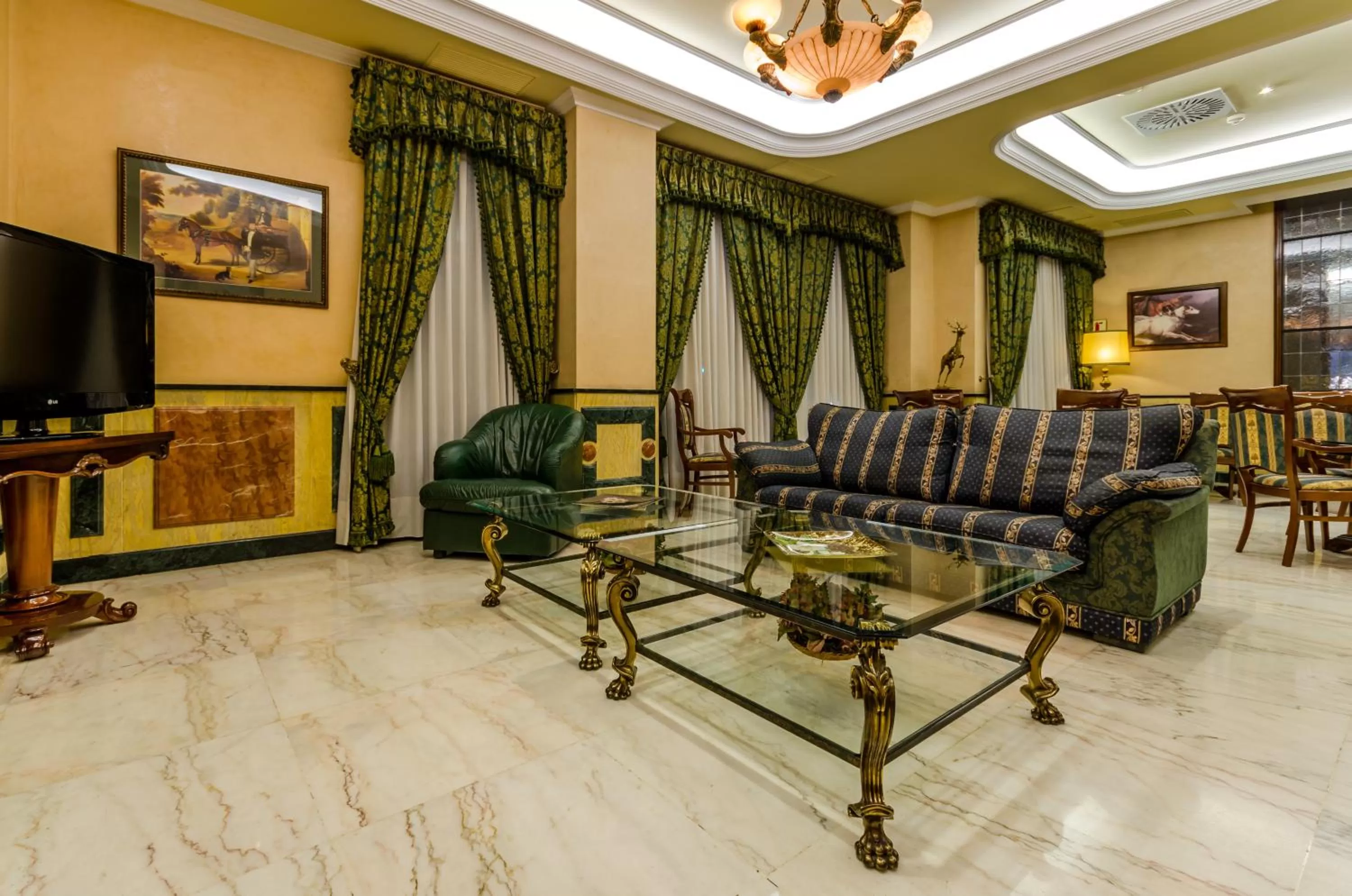 Communal lounge/ TV room in Infanta Cristina