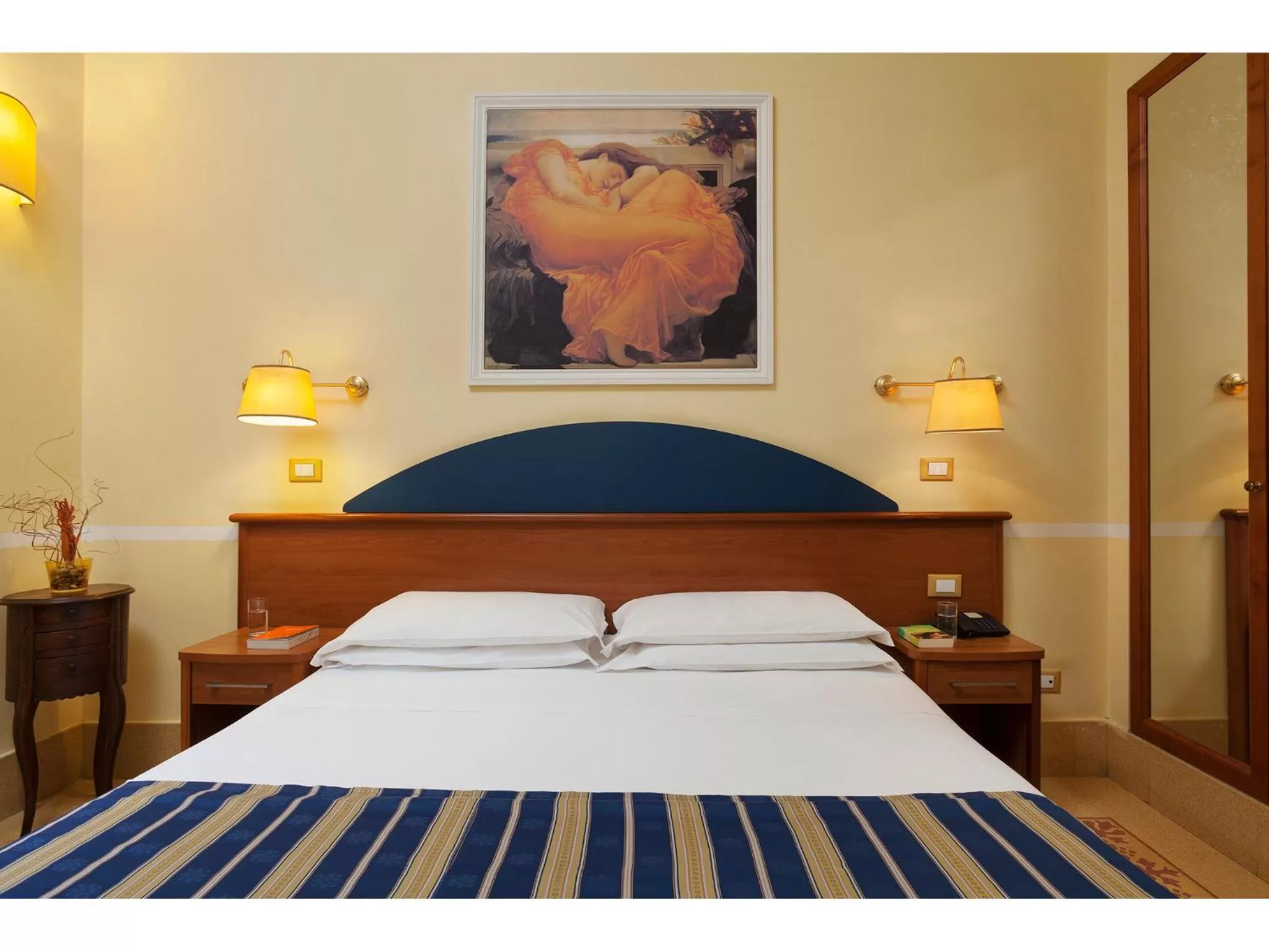 Decorative detail, Bed in Hotel Kennedy