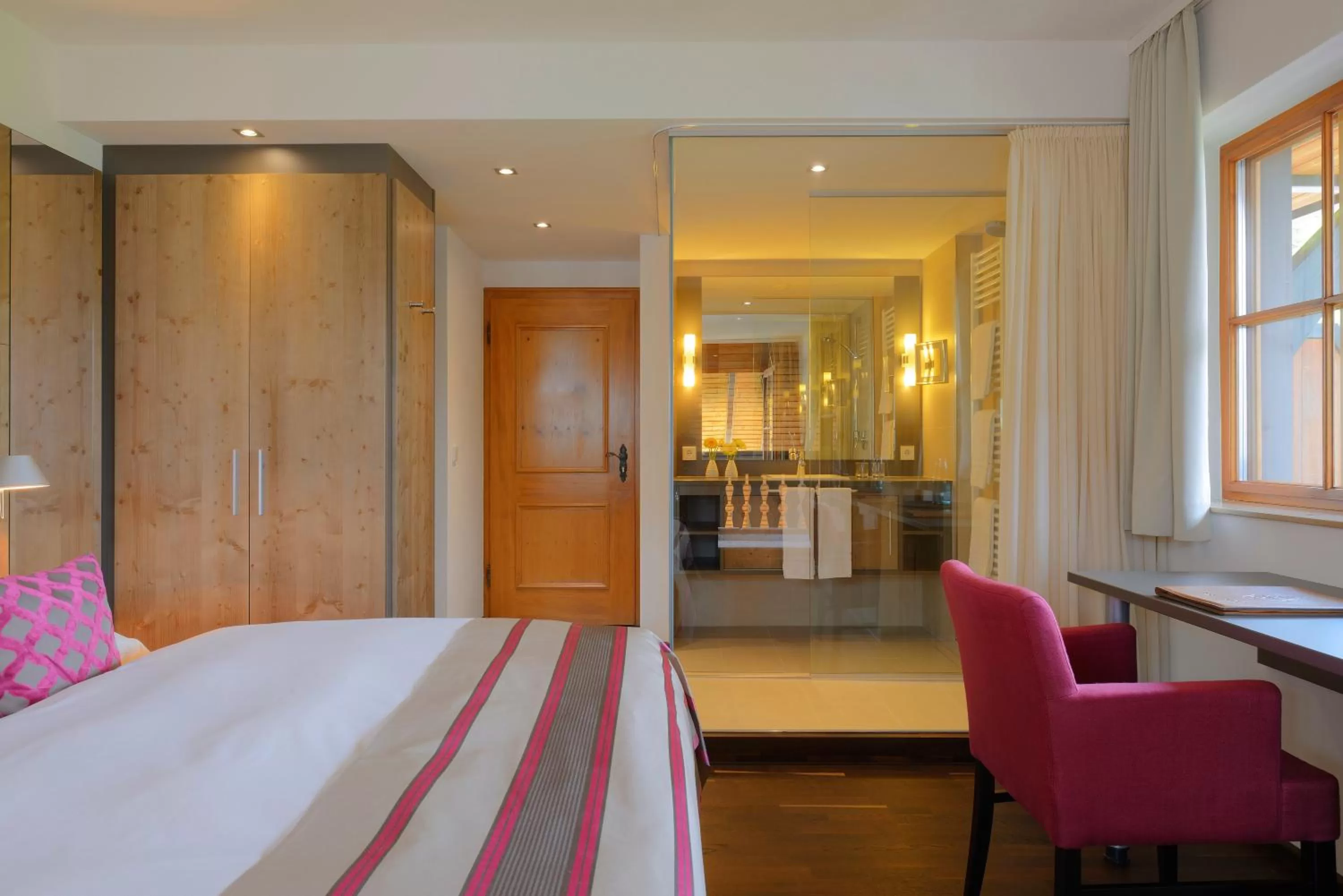 Bathroom, Bed in Alemannenhof - Boutique Hotel am Titisee