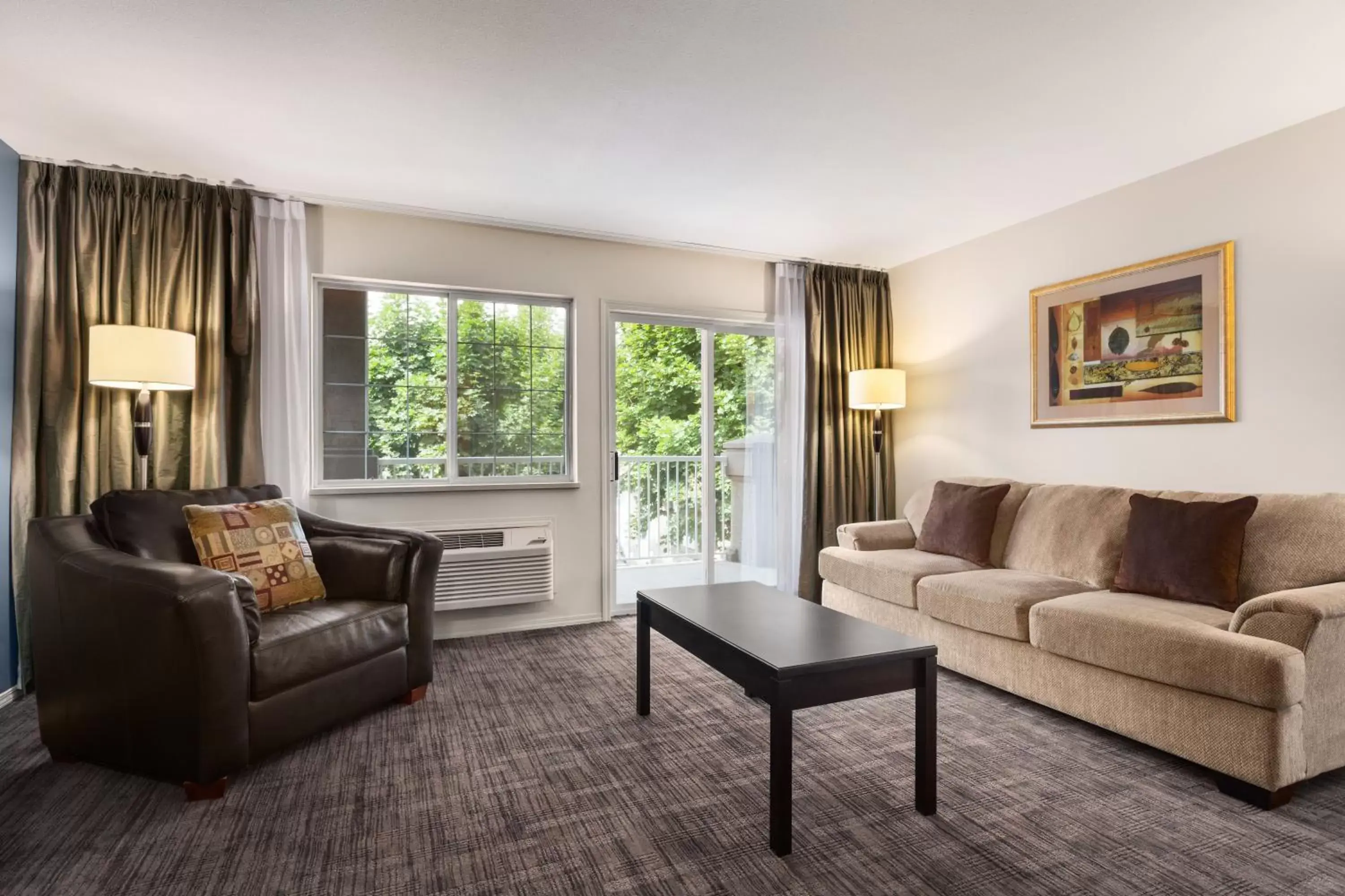 Executive Queen Suite in Days Inn by Wyndham Kelowna Executive Queen Suite in Days Inn by Wyndham Kelowna