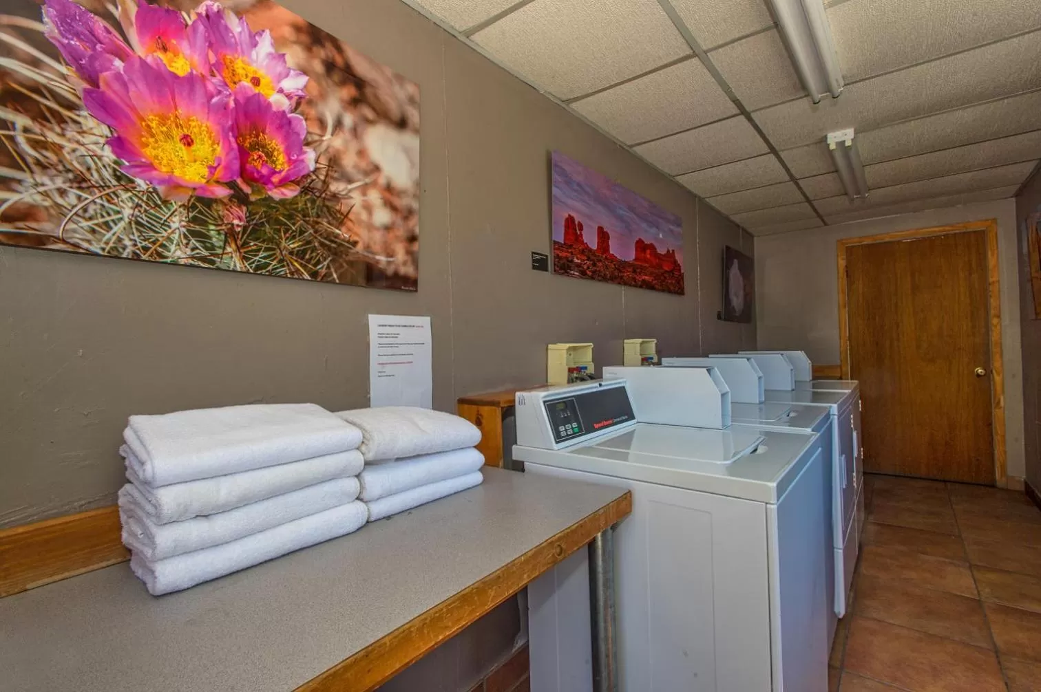 Area and facilities in Rustic Inn