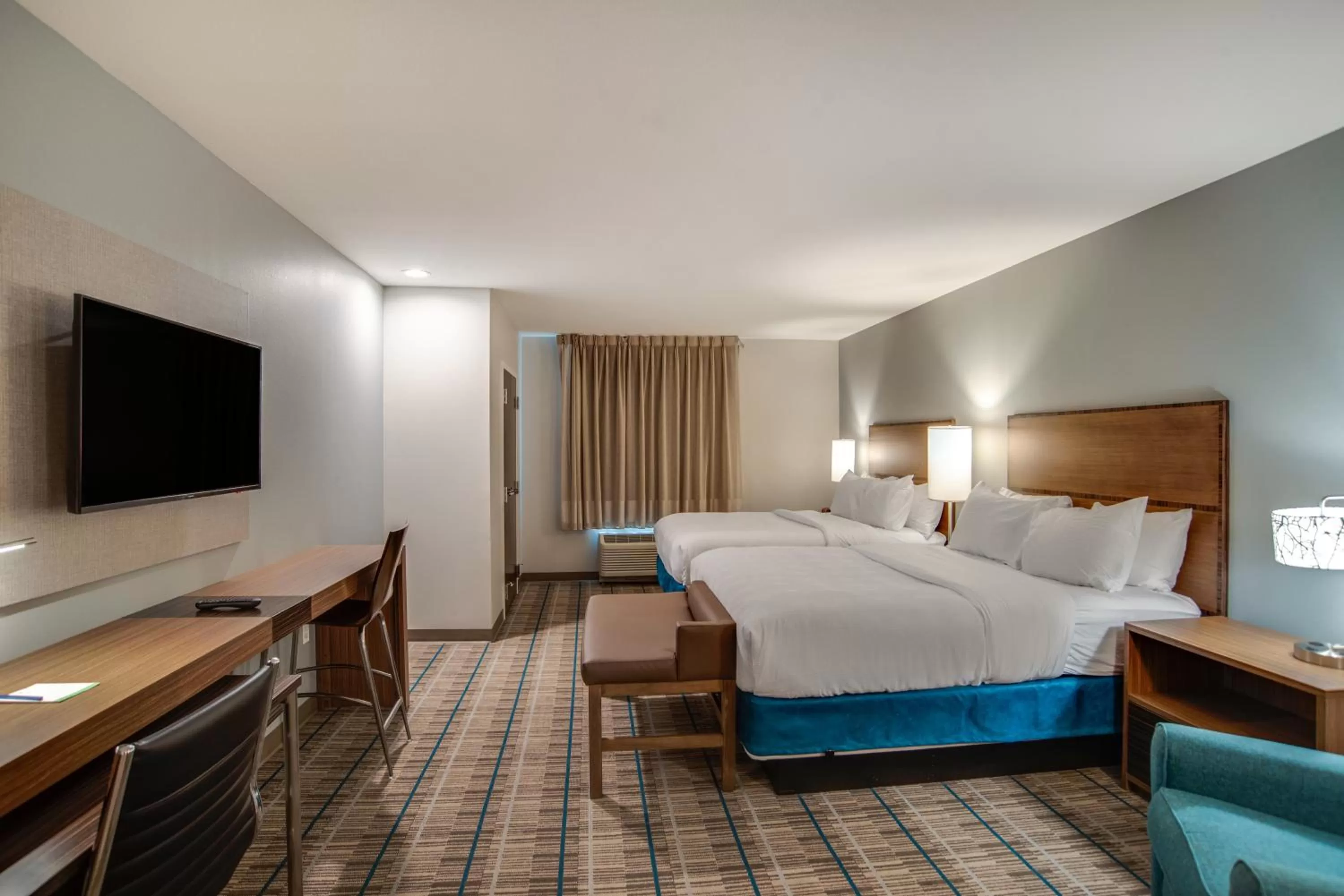 Photo of the whole room, Bed in MainStay Suites Carlisle - Harrisburg