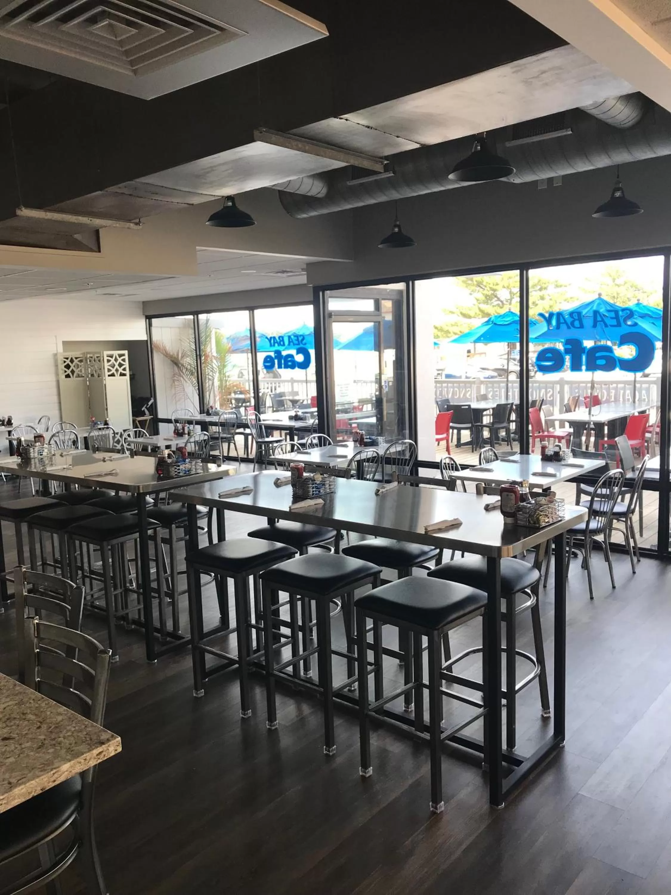 Restaurant/places to eat in Sea Bay Hotel