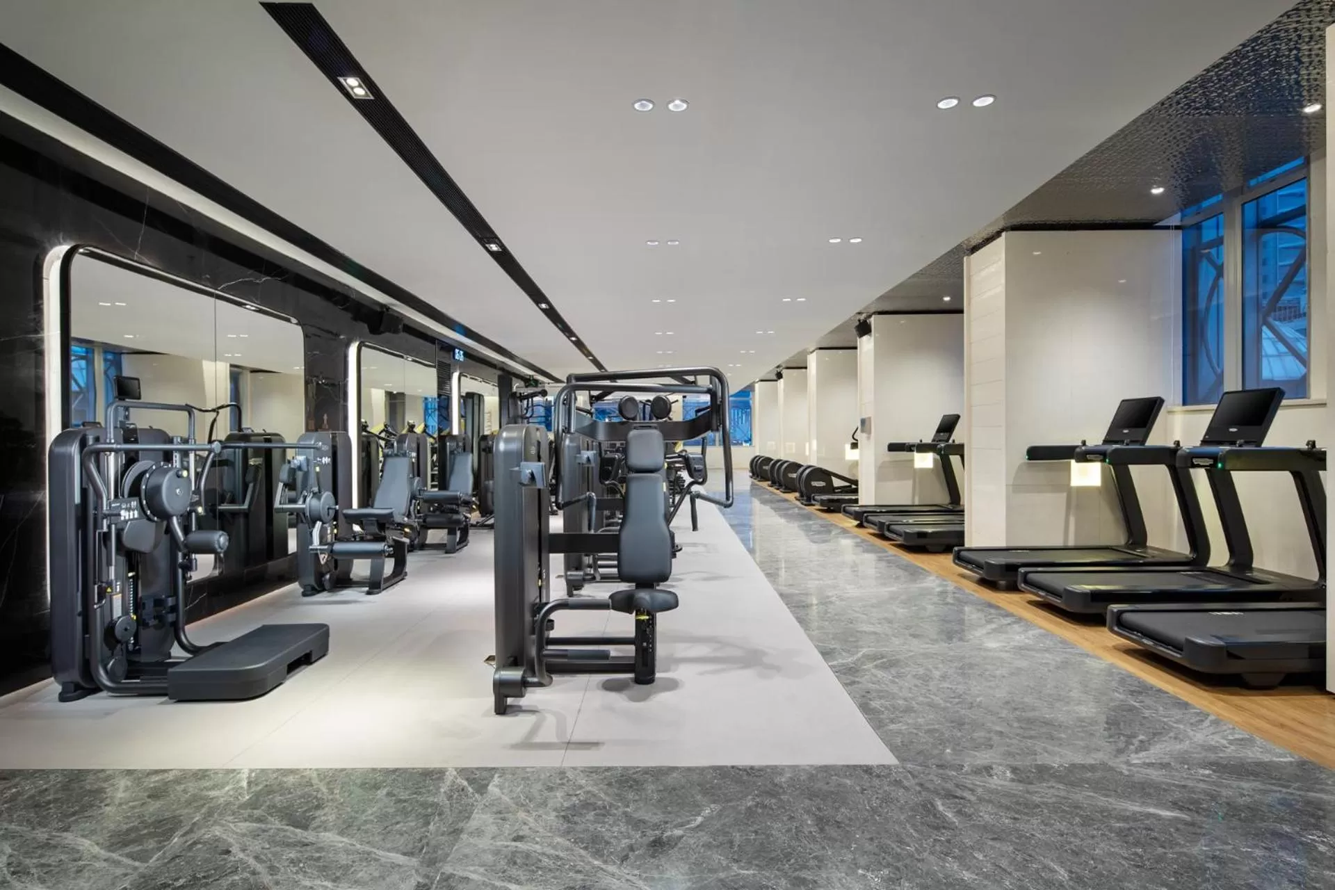 Fitness centre/facilities in Crowne Plaza Shenzhen Futian, Near to Shenzhen Convention&Exhibition Centre, Shenzhen Stock Exchange and Shenzhen Civic Center, Outdoor Heated Pool