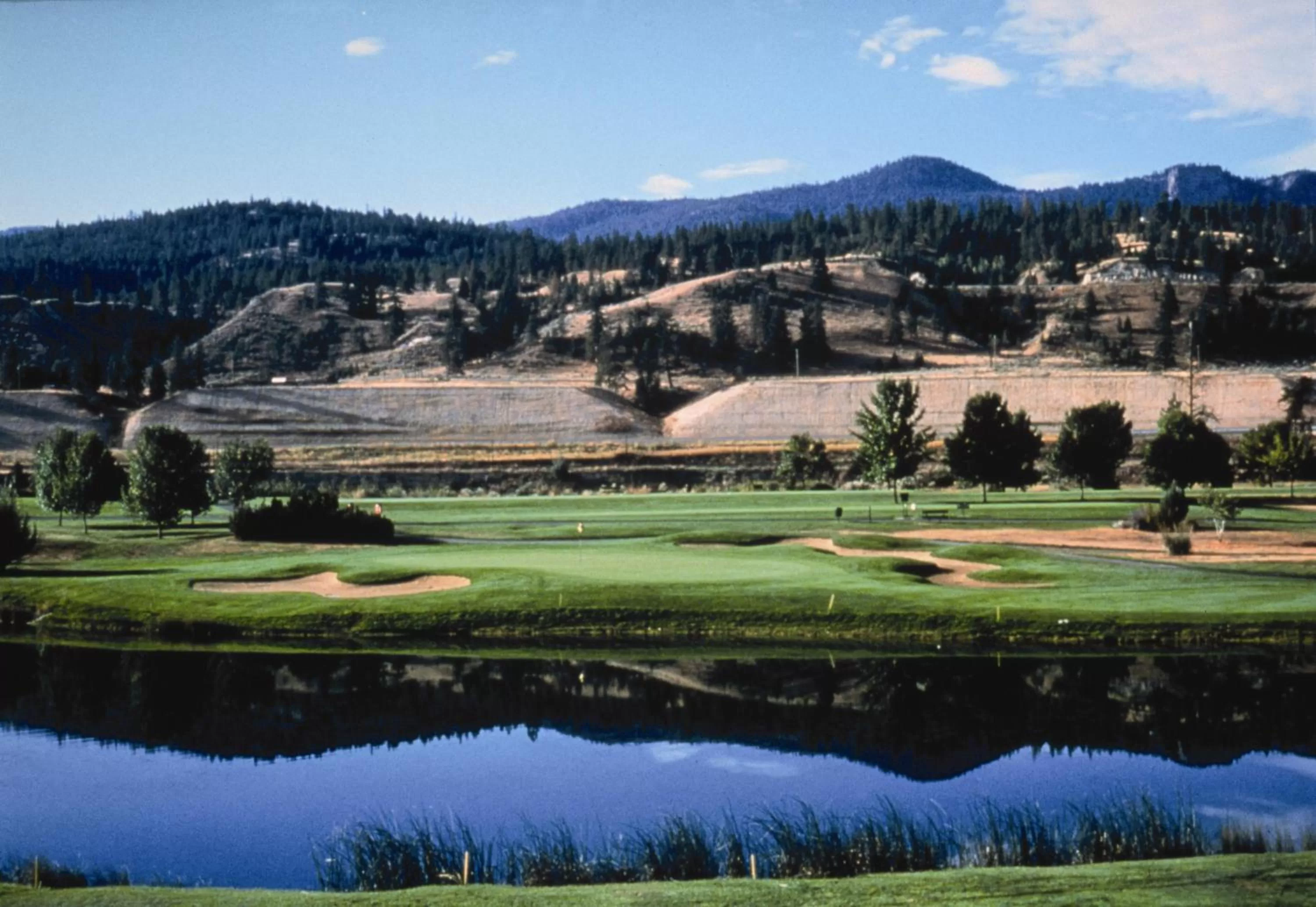 Golfcourse in Scott's Inn & Suites