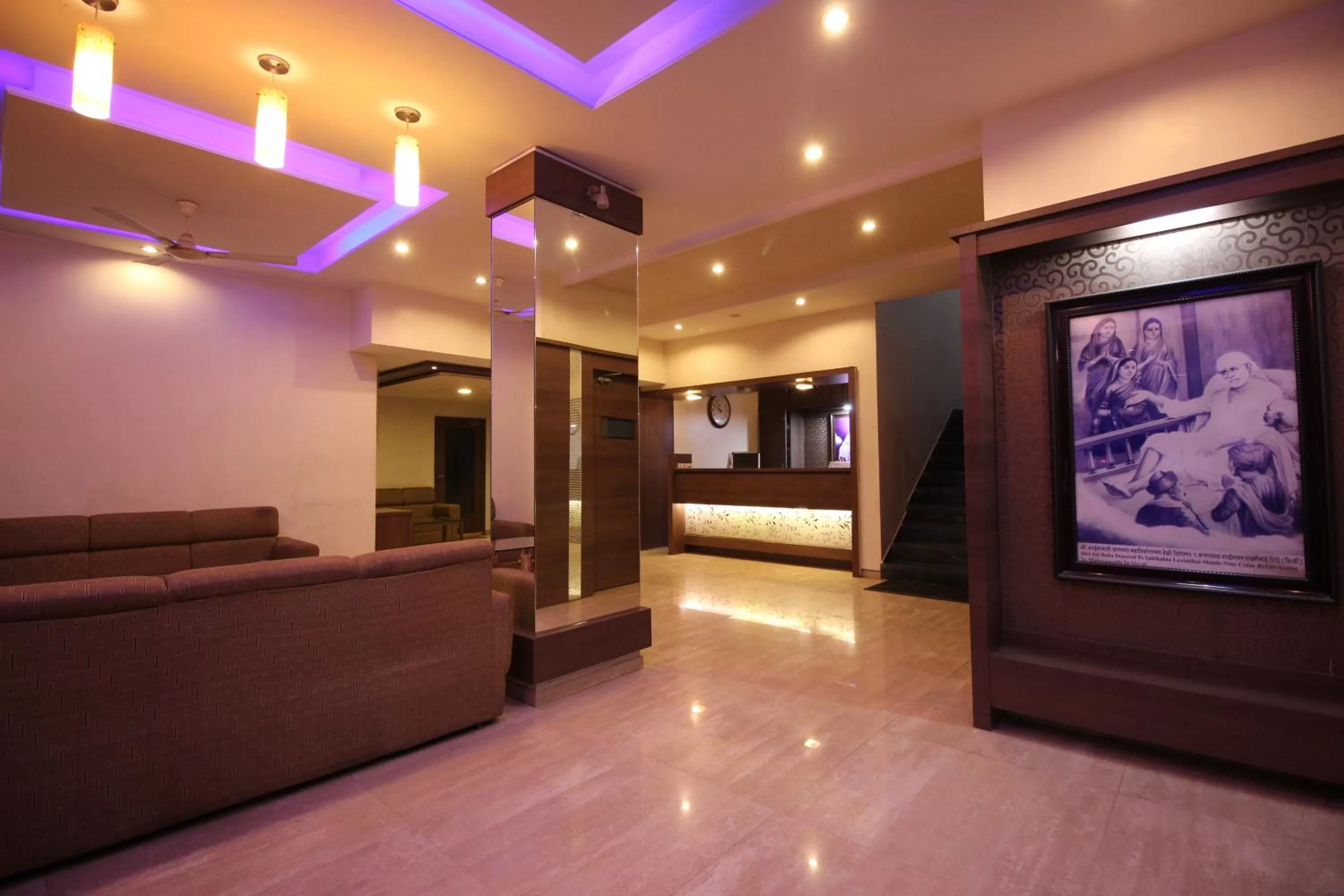 Lobby or reception in Hotel Laxmibai Palace- Only 300 miter from Sai Baba Temple!!!!