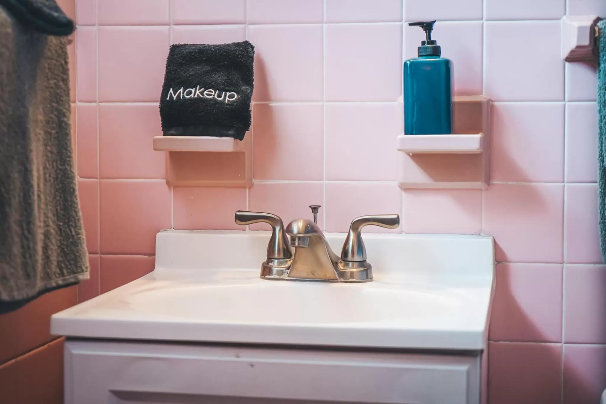 Bathroom in Hollywood Light Haven Lodge