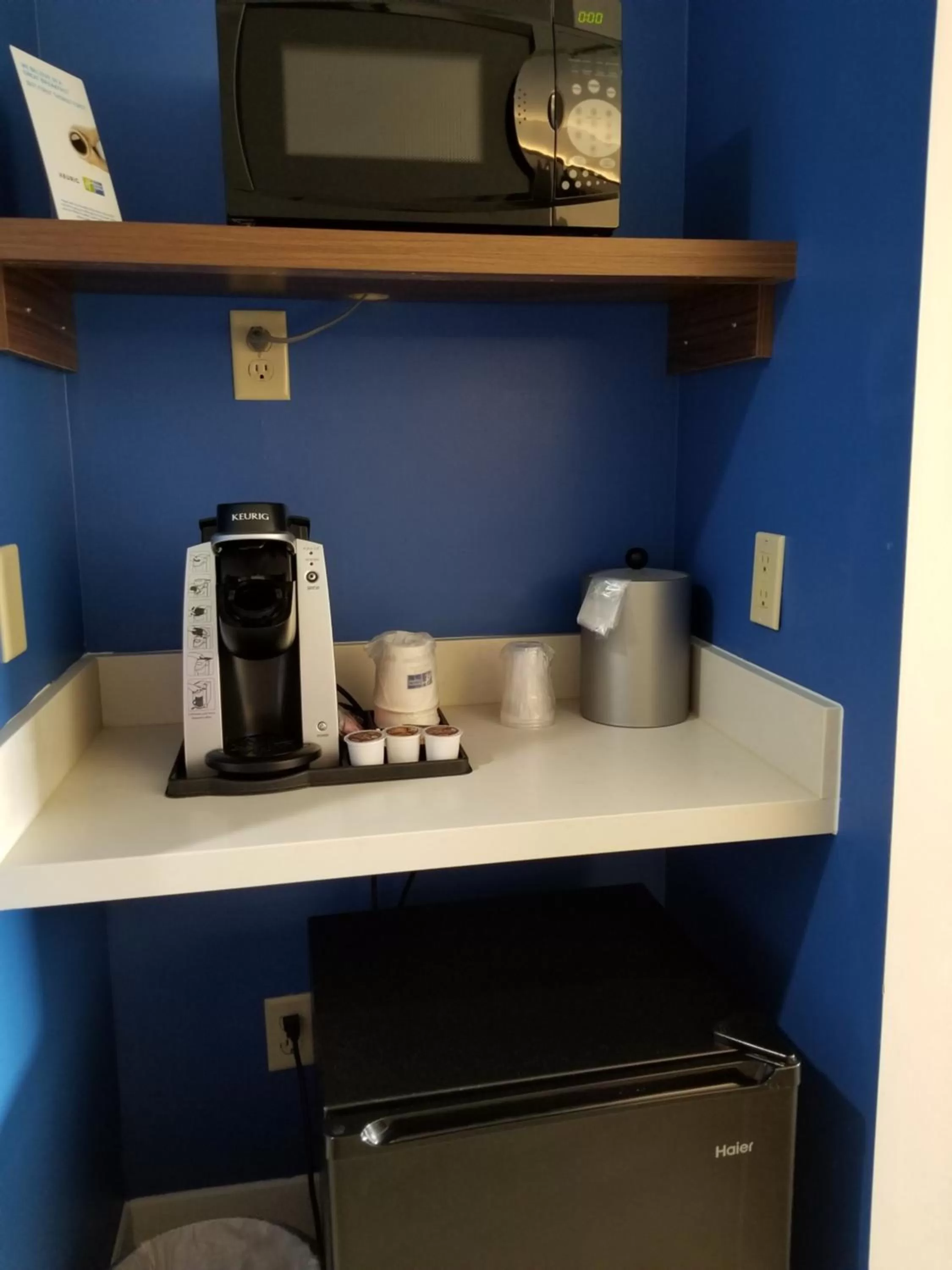 Coffee/tea facilities in Holiday Inn Express Birch Run-Frankenmuth Area by IHG