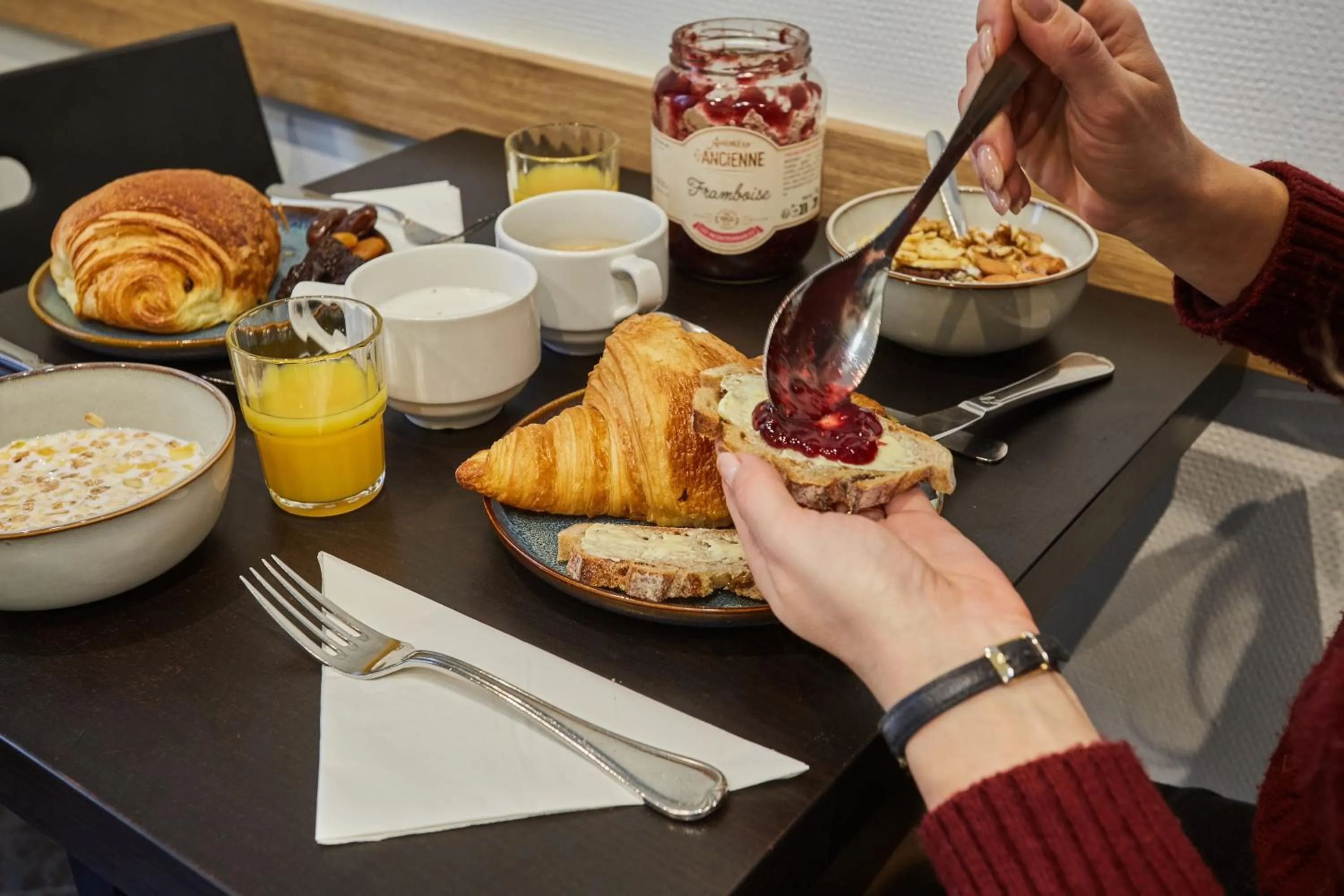 Breakfast in Hipotel Paris Buttes Chaumont