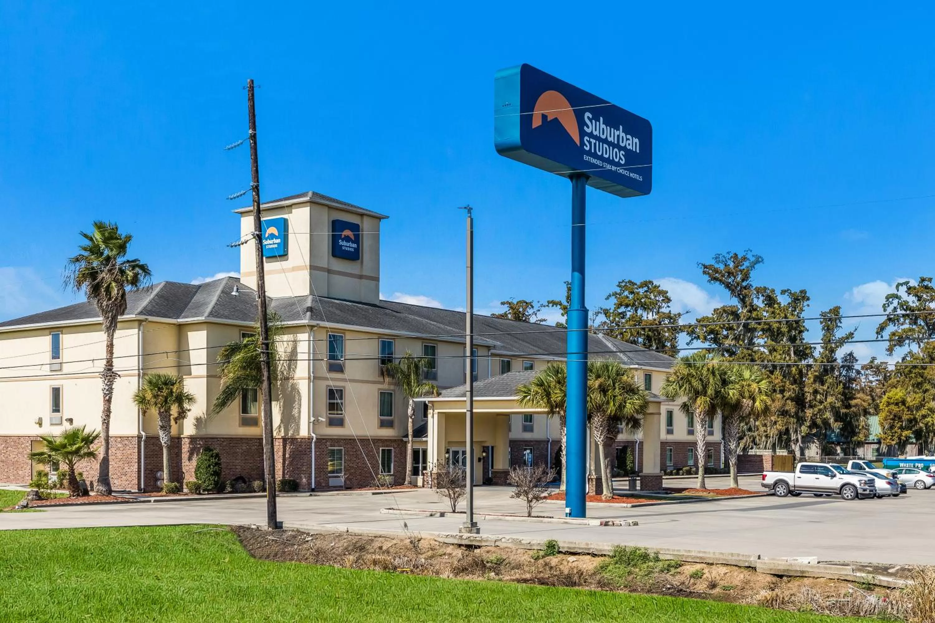 Facade/entrance in Suburban Studios Berwick - Morgan City