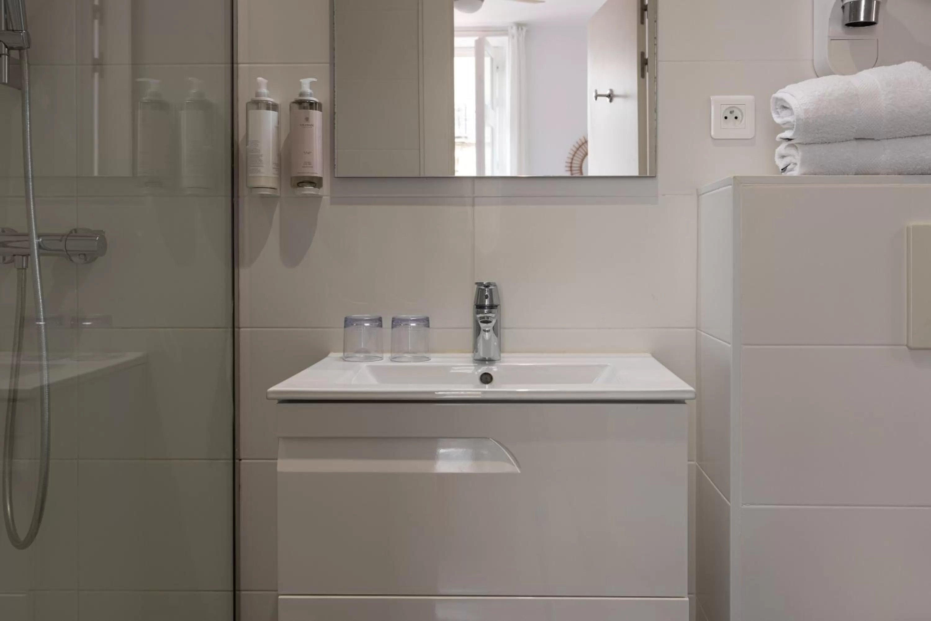 Bathroom in Hôtel & Espace Bien-être La Maison du Lierre