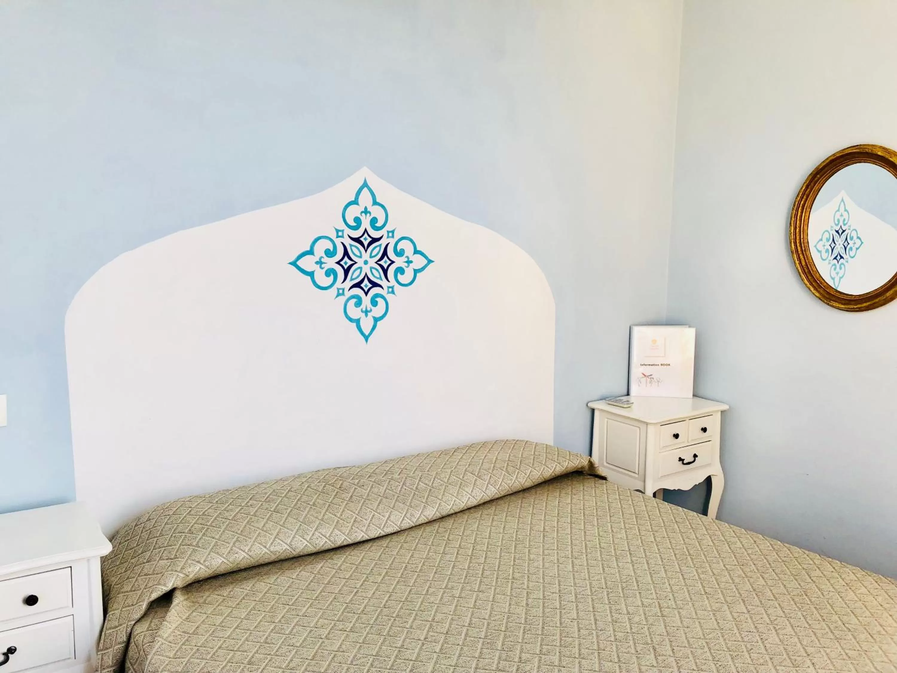 Bed in The Secret Garden Relais