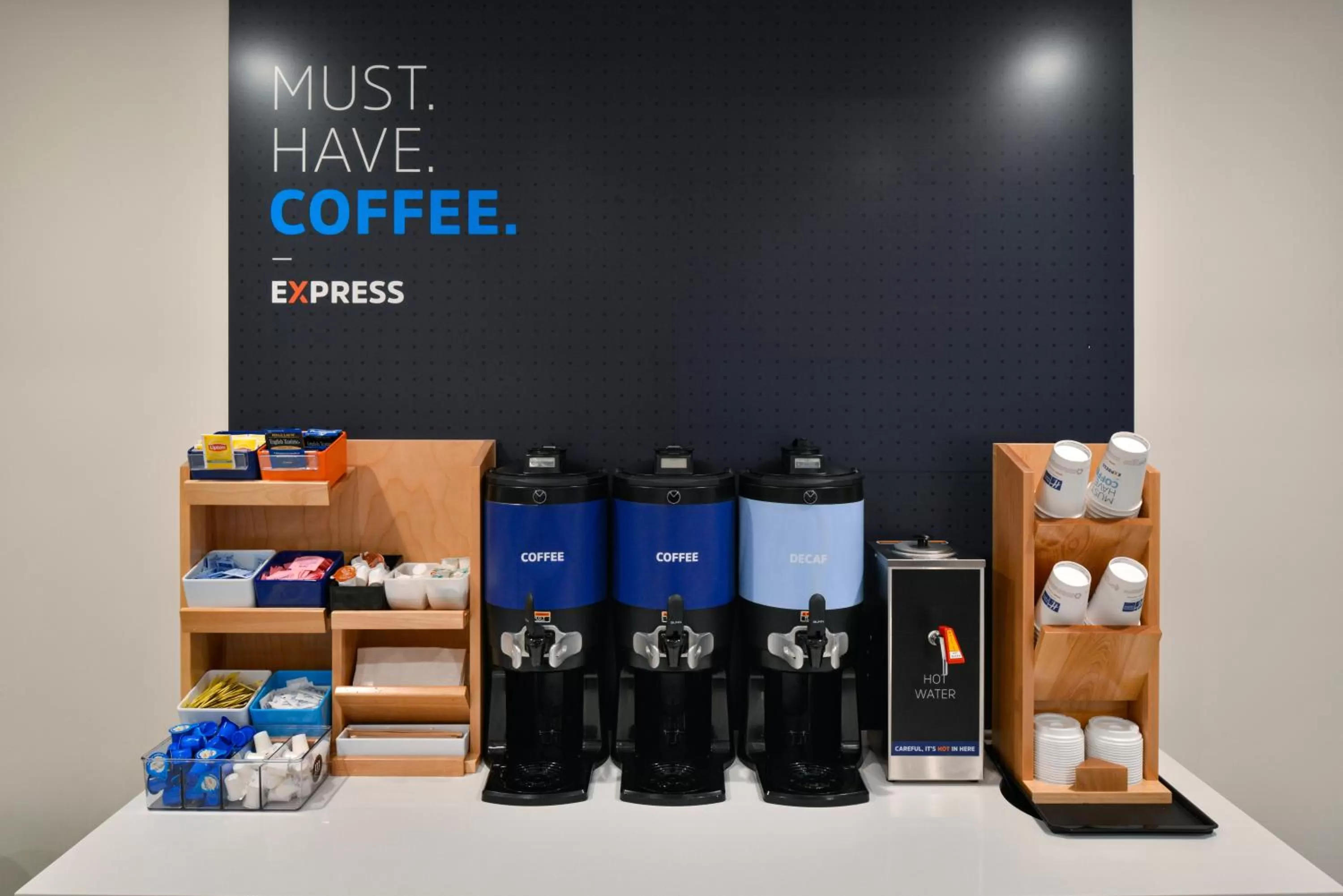 Coffee/tea facilities in Holiday Inn Express Orlando - South Park by IHG