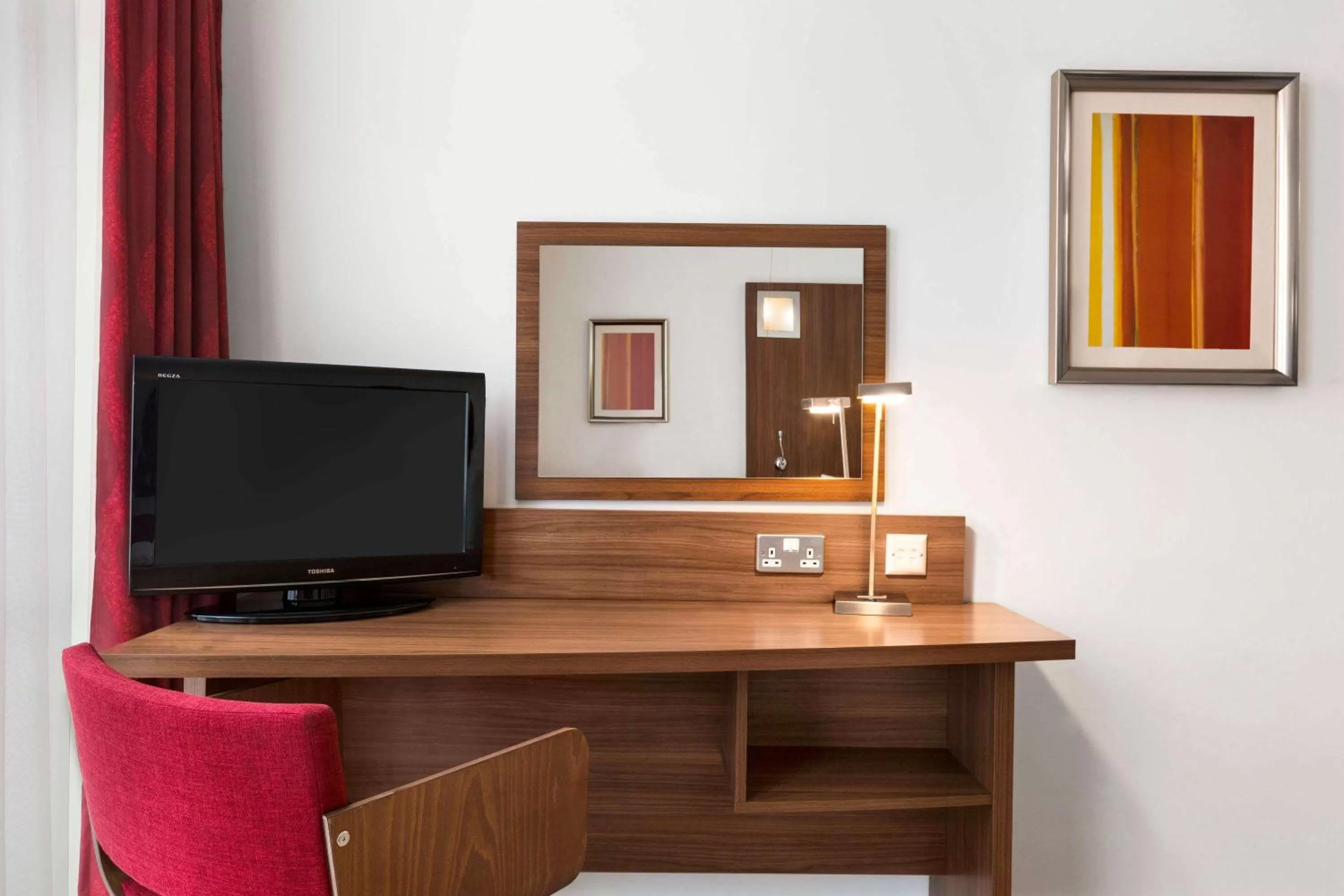 Photo of the whole room in Ramada Encore Leicester City Centre