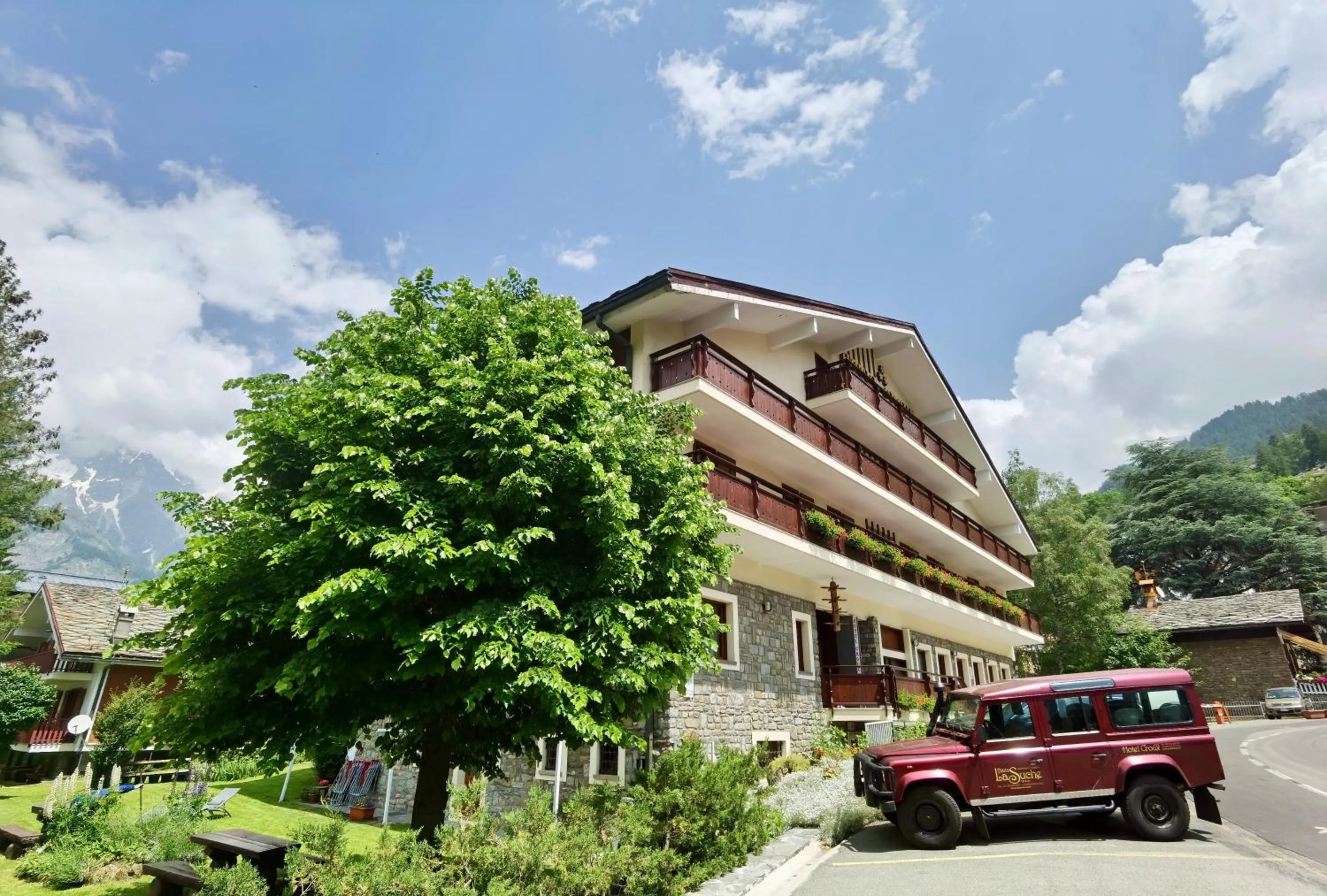 Property building in Hotel Croux