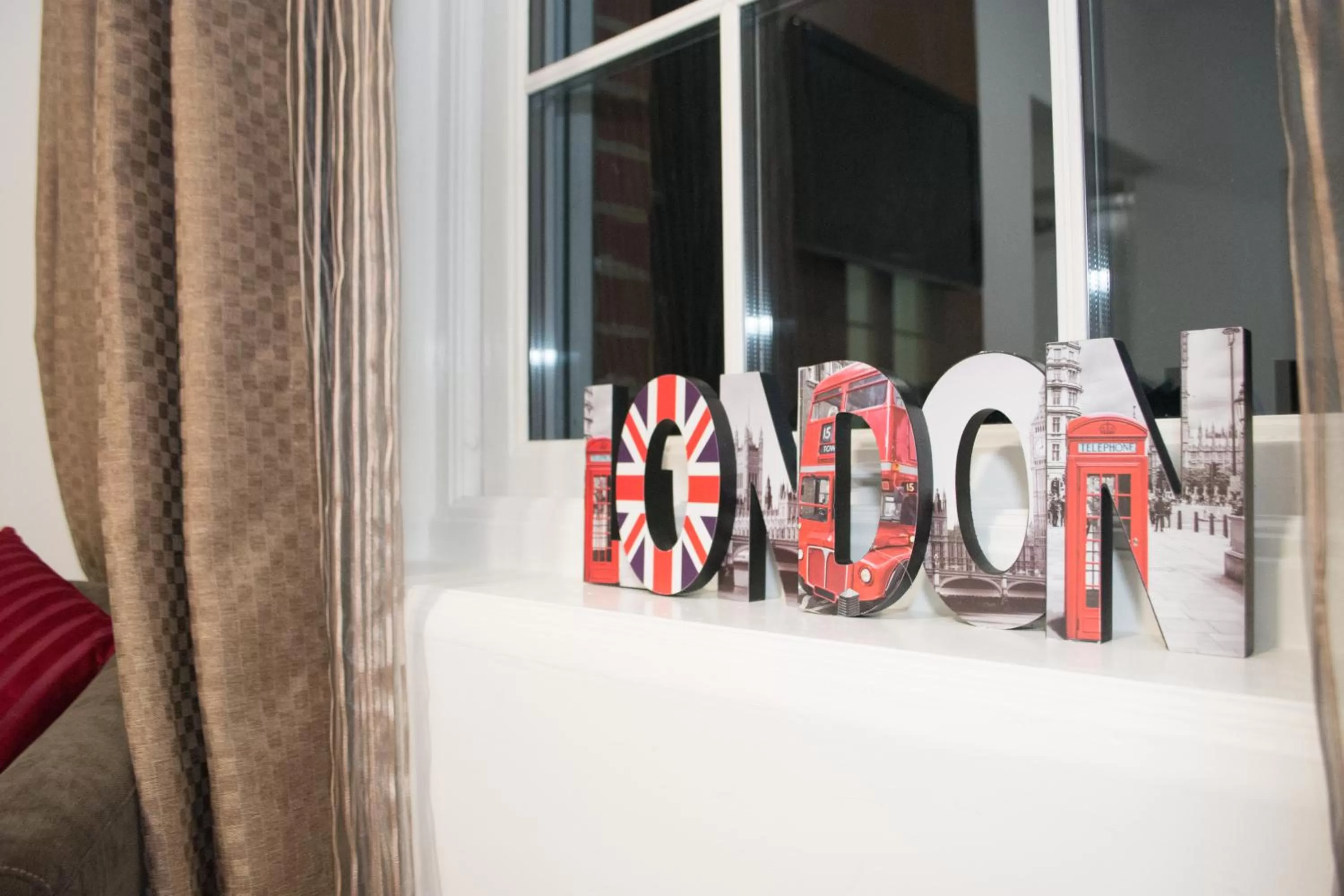 Living room in Trivelles Gatwick Hotel & airport Parking