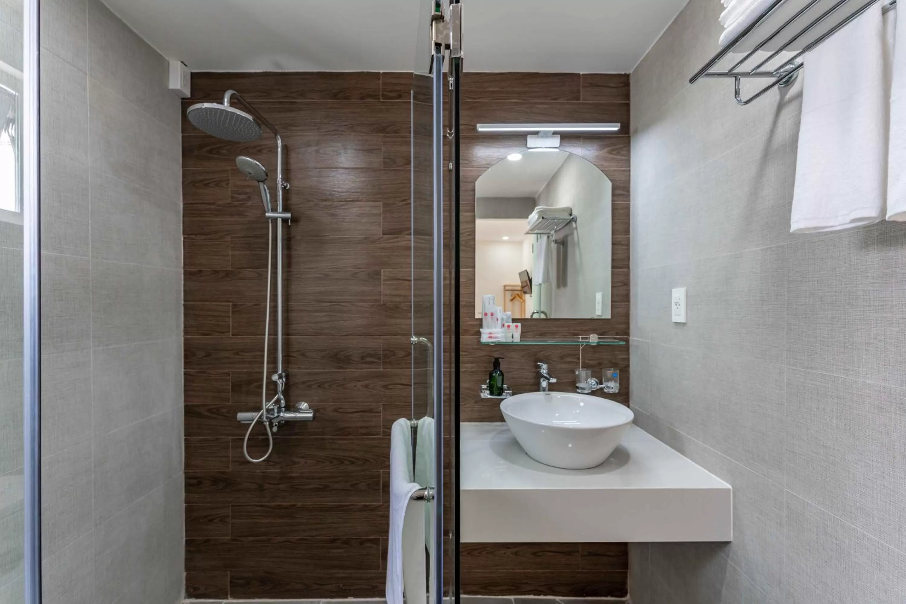 Shower in Edoya hotel Dong Khoi