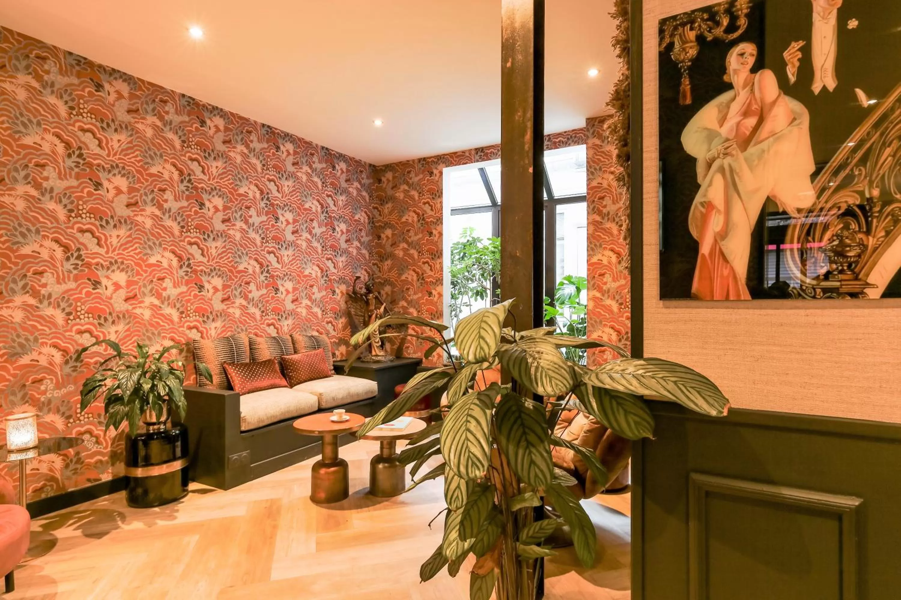 Communal lounge/ TV room in Moris Grands Boulevards