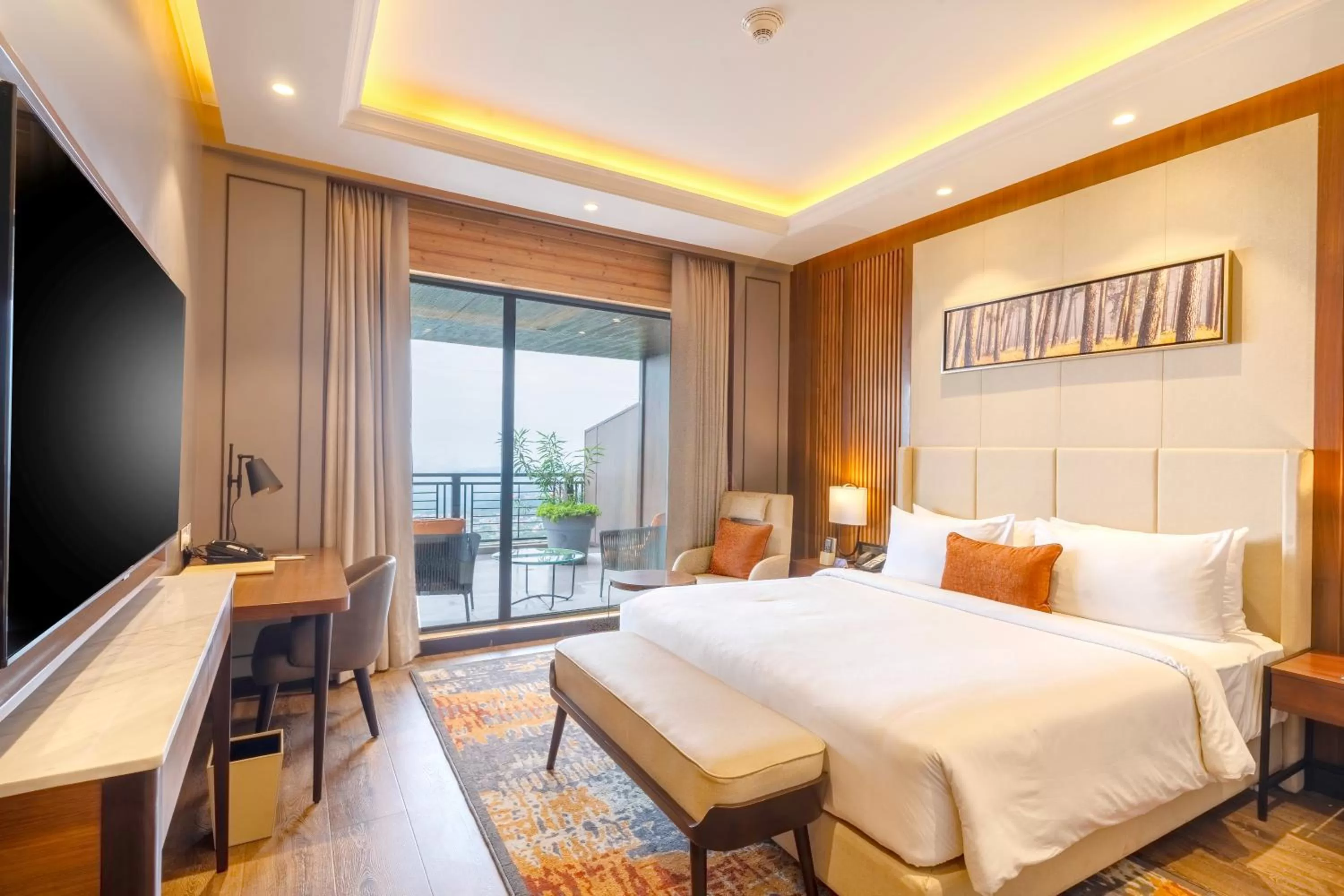 Bedroom, Bed in Radisson Blu Resort Dharamshala