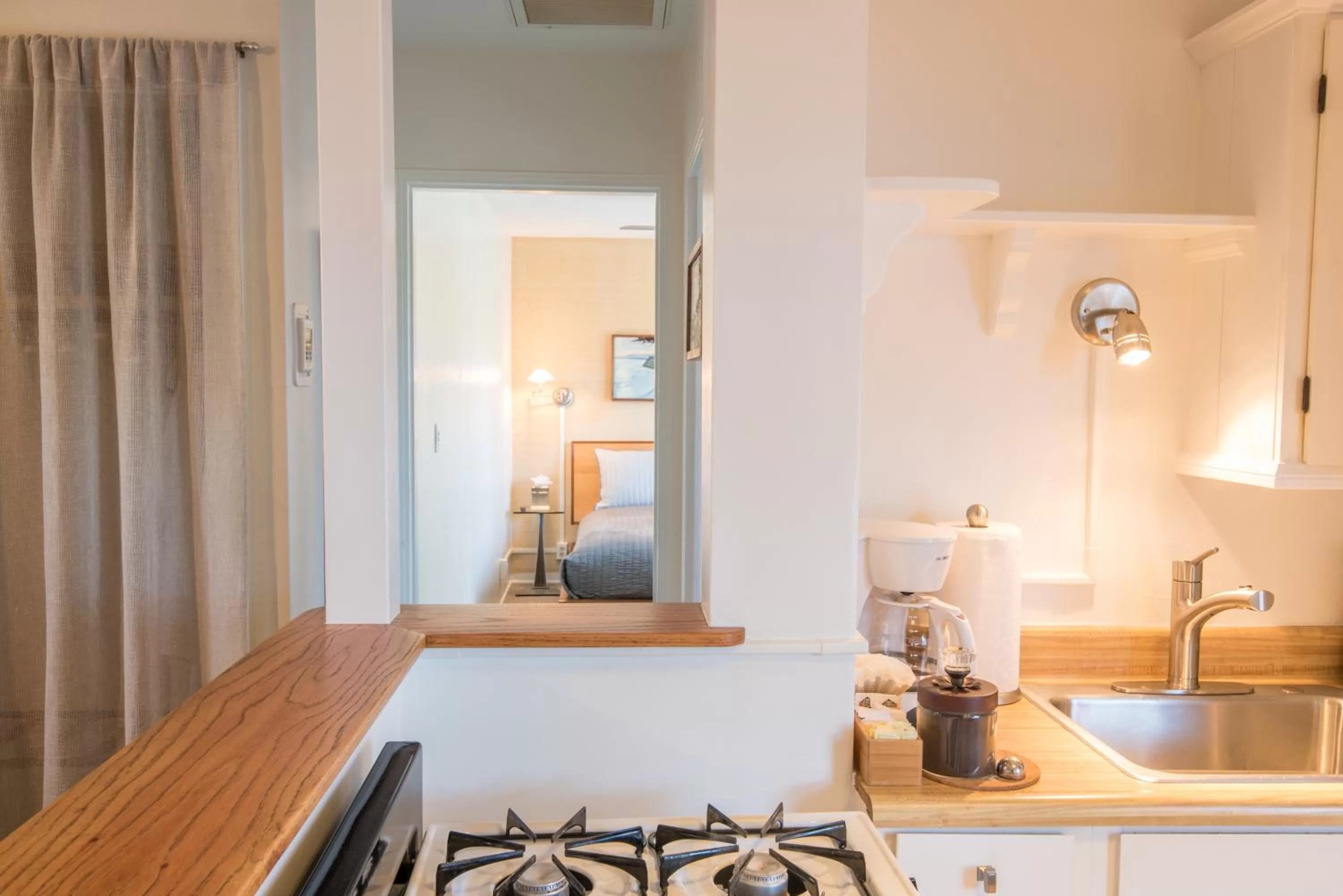 Kitchen or kitchenette in Harbor House Inn