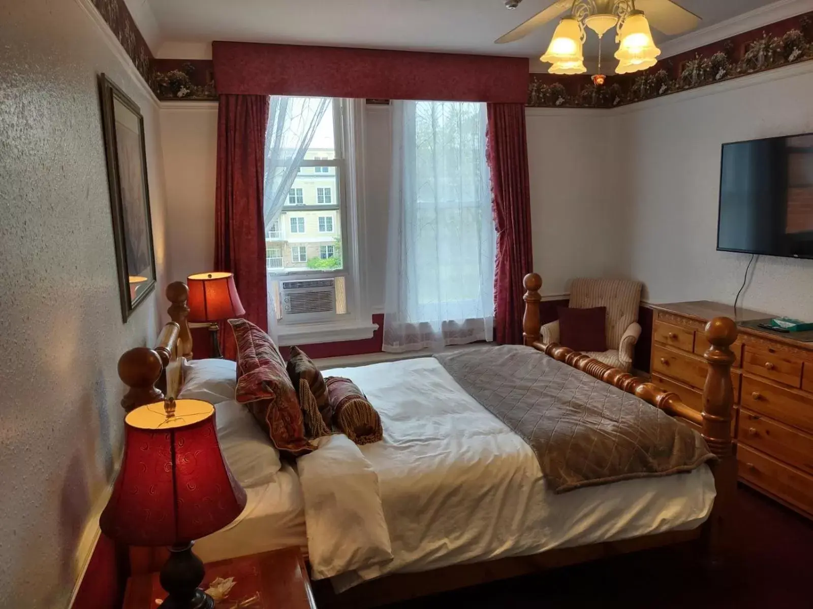 Superior Queen Room in The King George Inn Superior Queen Room in The King George Inn