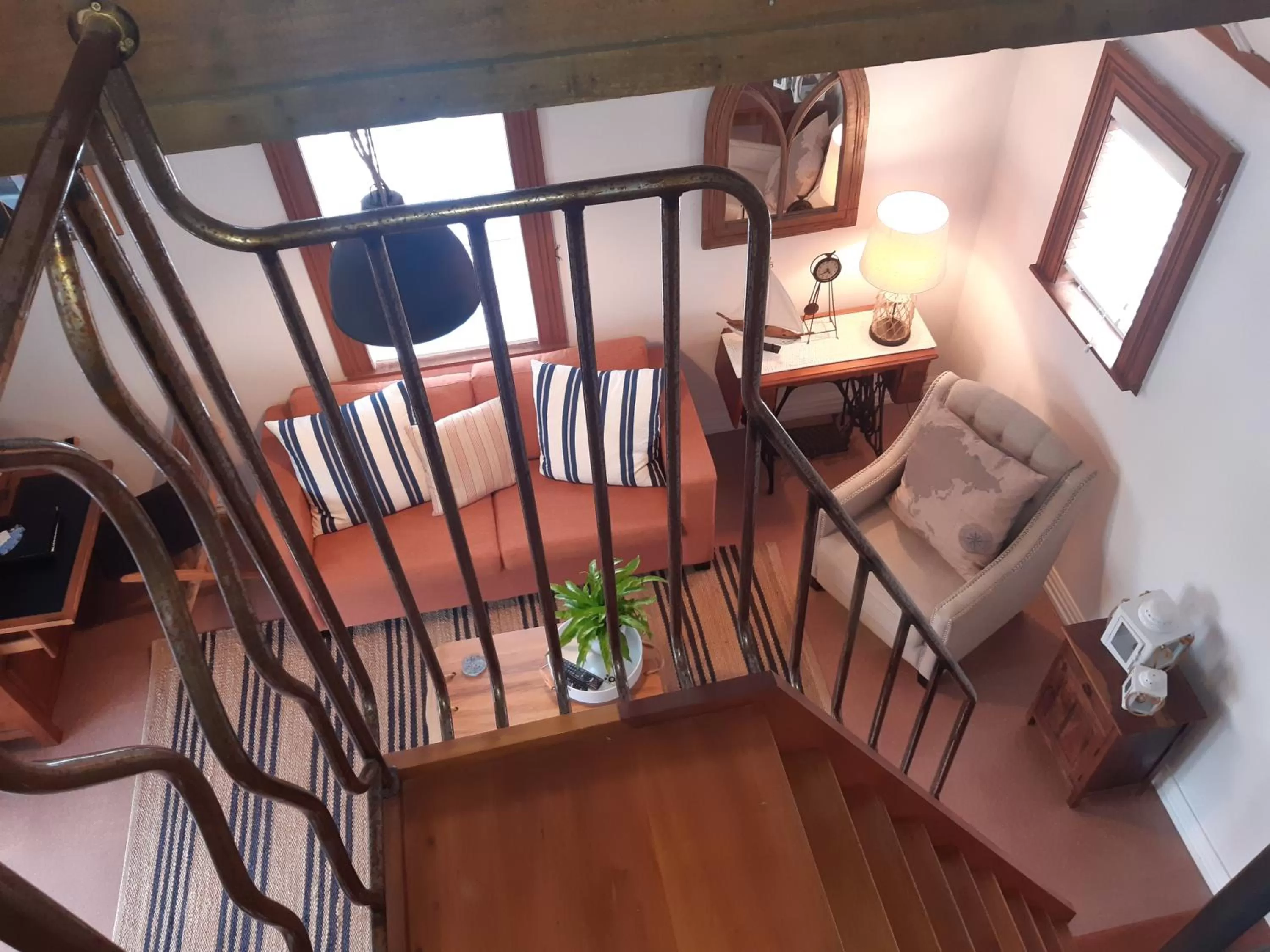 Communal lounge/ TV room in Harbour View Cottage