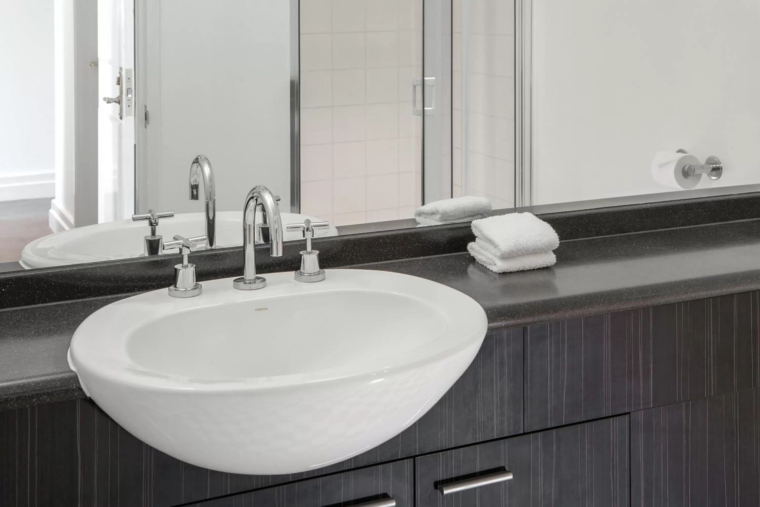 Bathroom in Mantra on Jolimont Melbourne