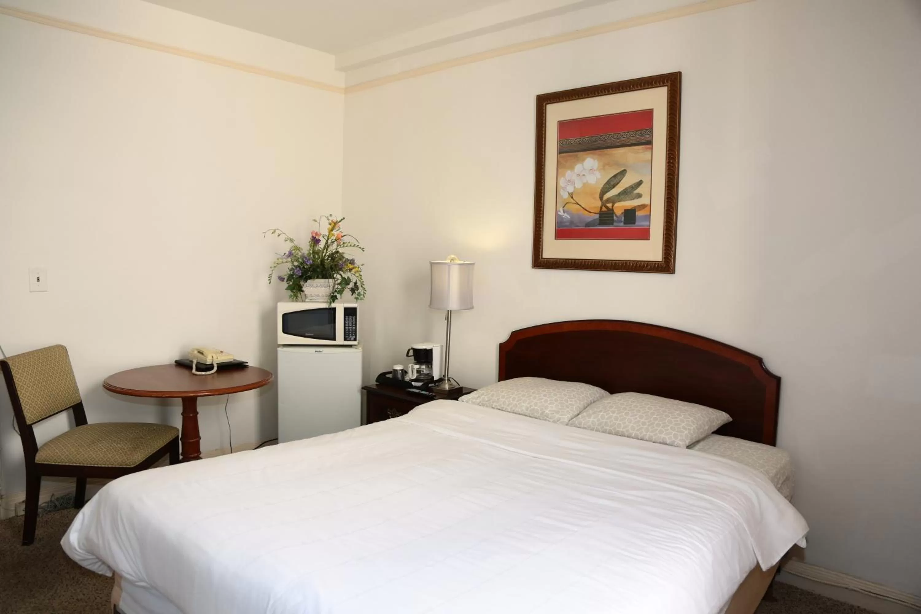 Property building, Bed in Nash Hotel