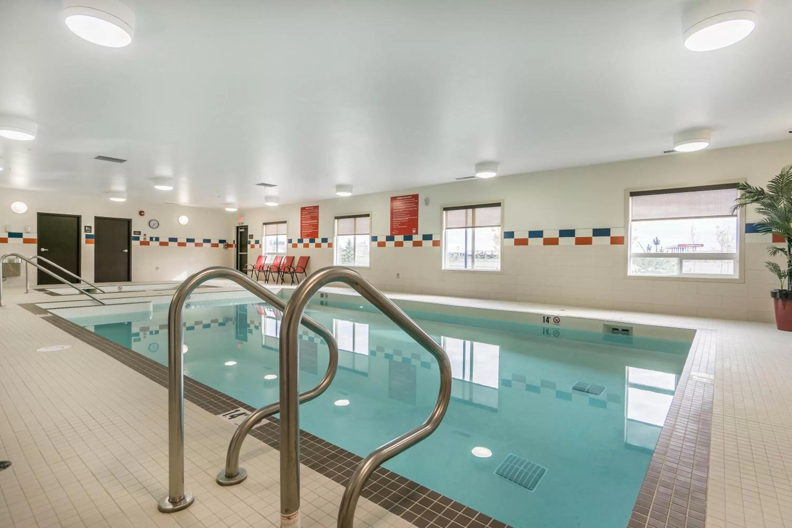 Swimming pool in Comfort Inn & Suites Edmonton International Airport