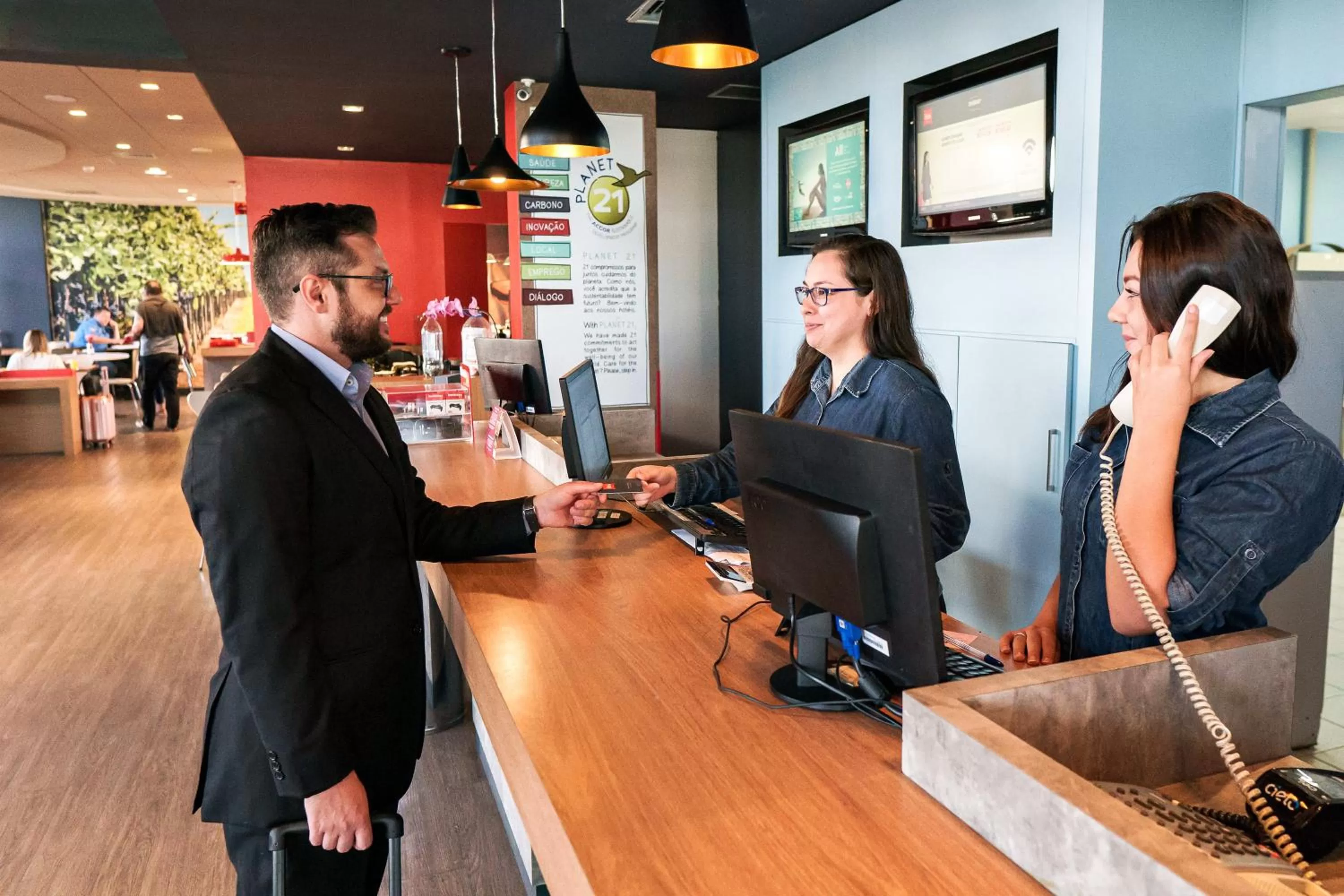 Lobby or reception in ibis Caxias do Sul