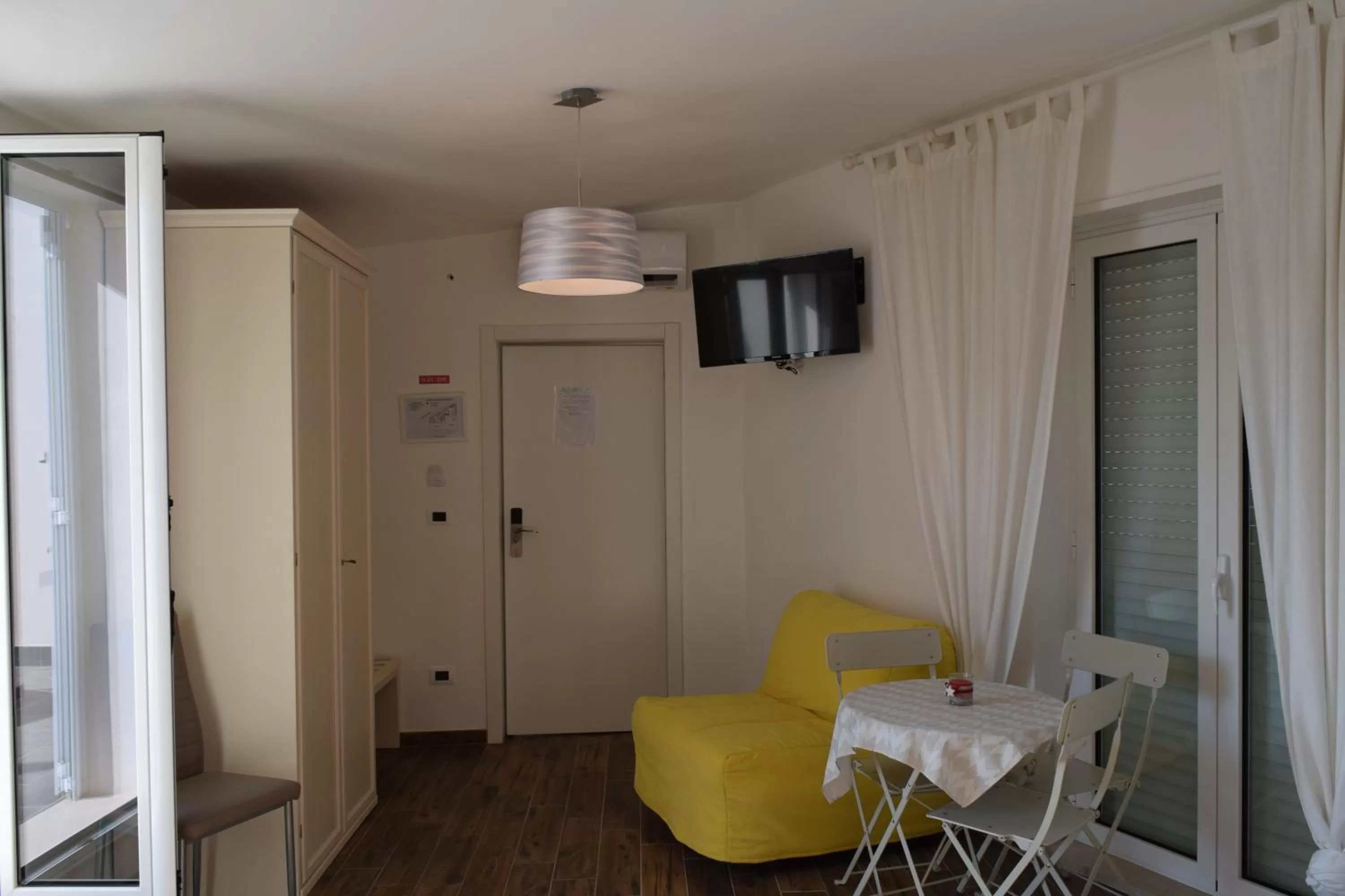 TV and multimedia, TV/Entertainment Center in DomuS al Corso B&B
