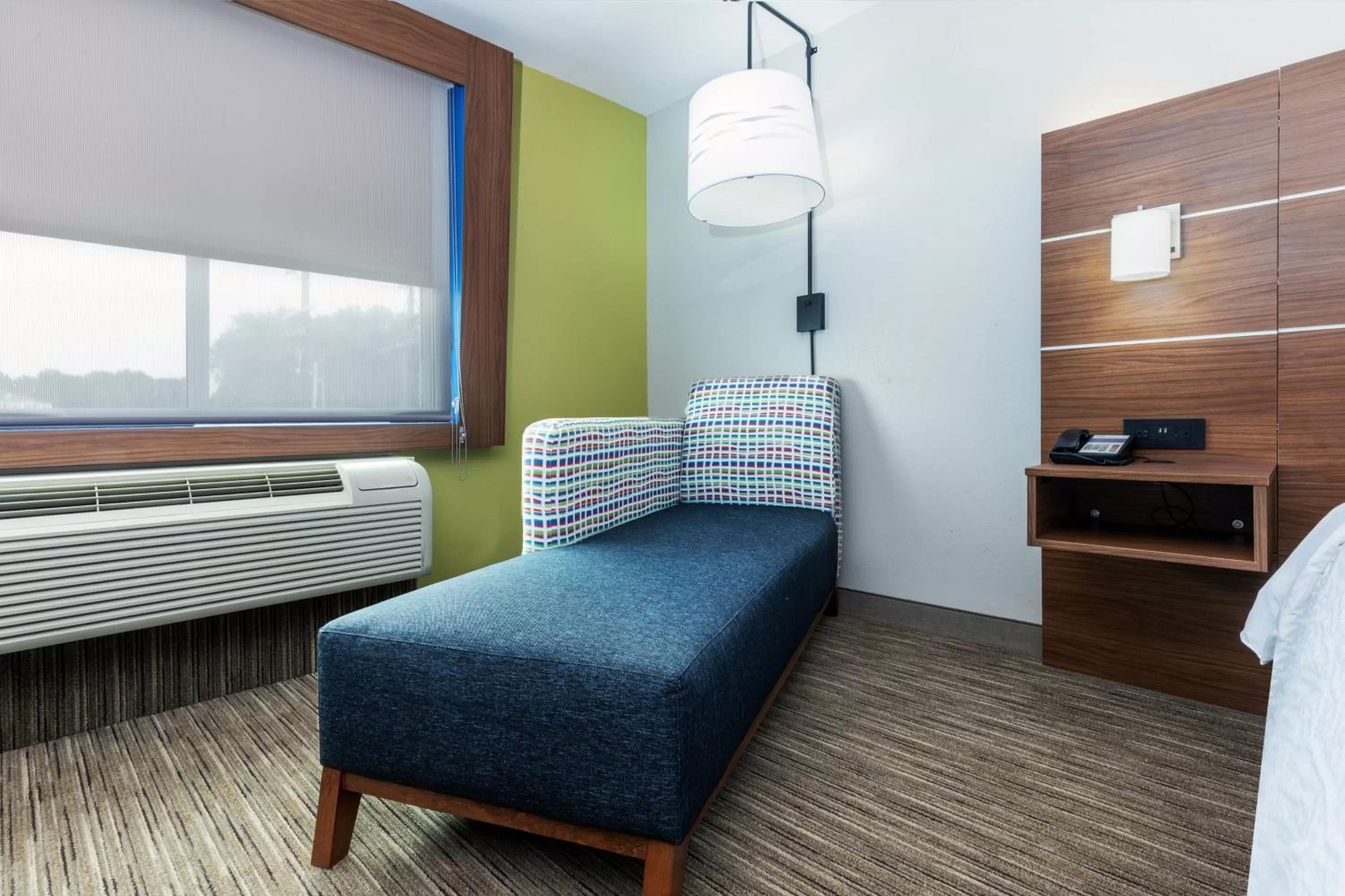 Photo of the whole room, Bed in Holiday Inn Express & Suites Lafayette South by IHG