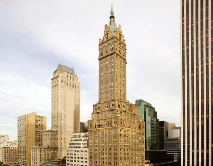 Facade/entrance in The Sherry Netherland