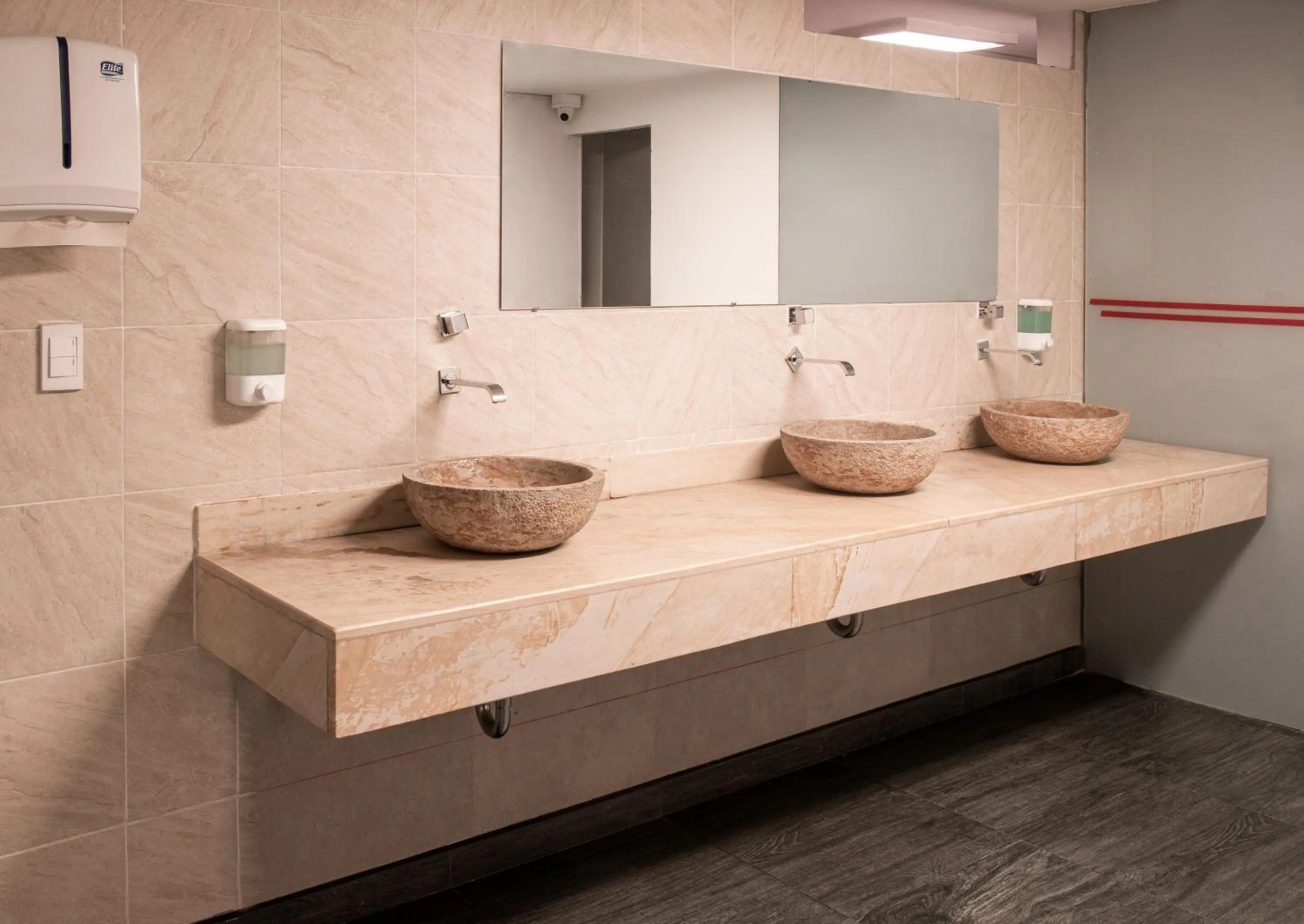 Bathroom in Hotel Bestmark Platino