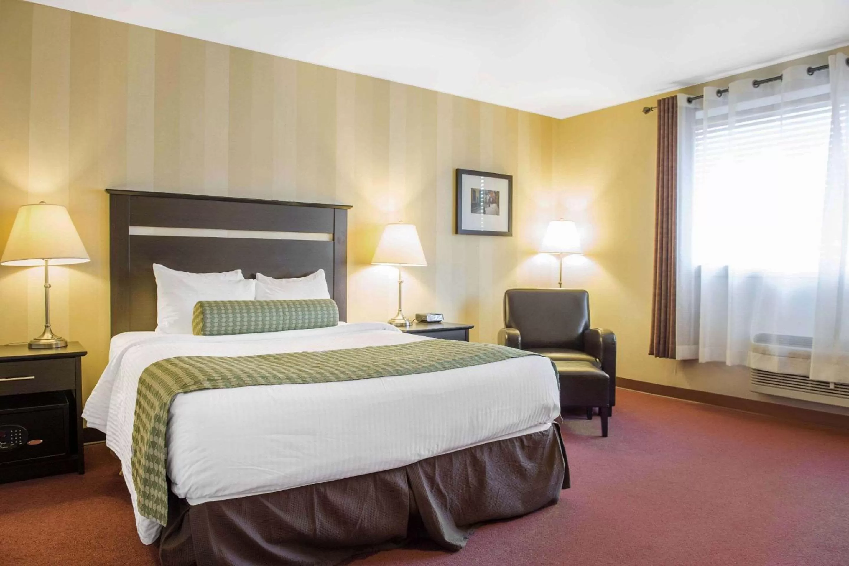 King Room - Non-Smoking in Clarion Hotel & Conference Centre Pembroke