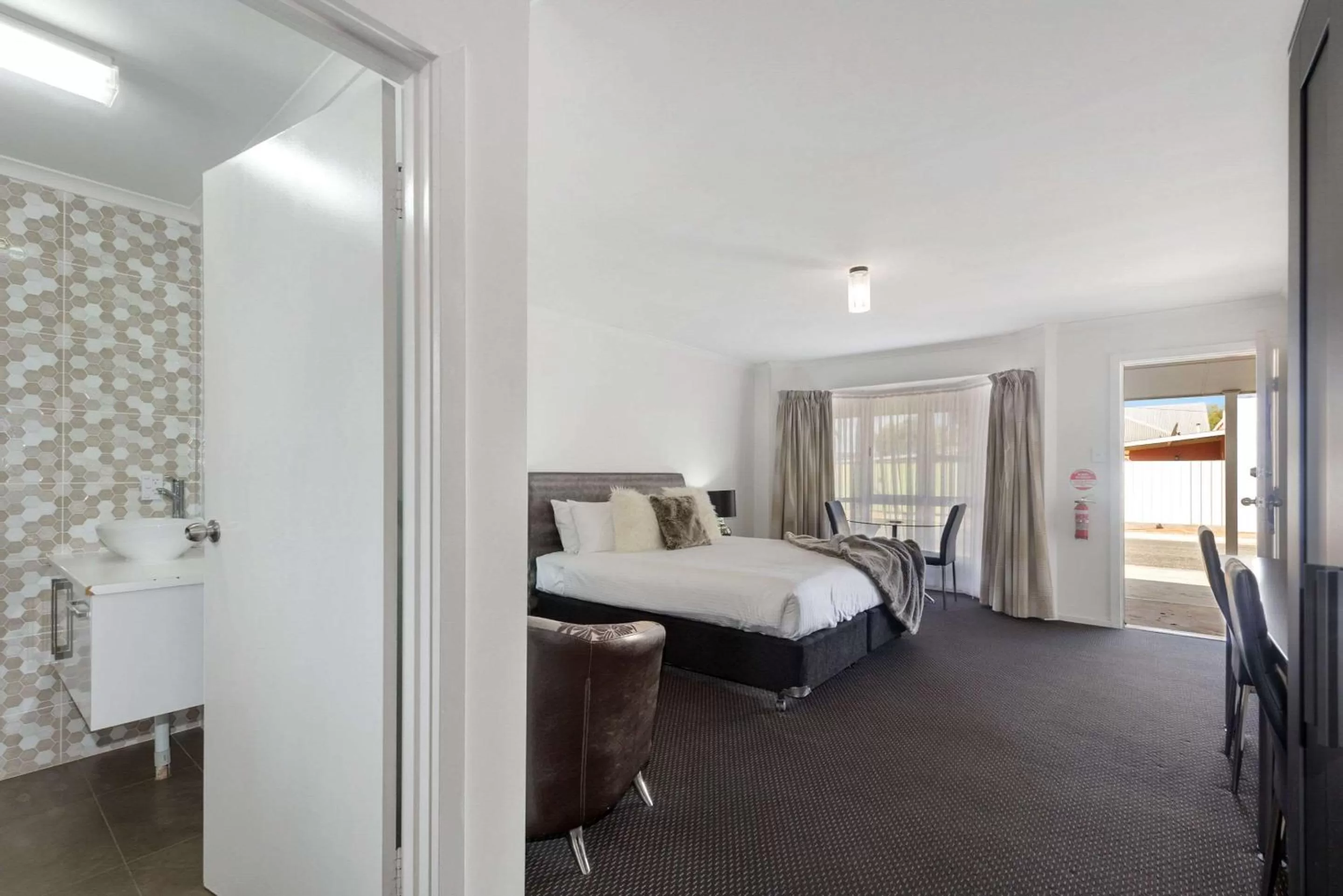 Photo of the whole room, Bed in Comfort Inn Flinders on Main