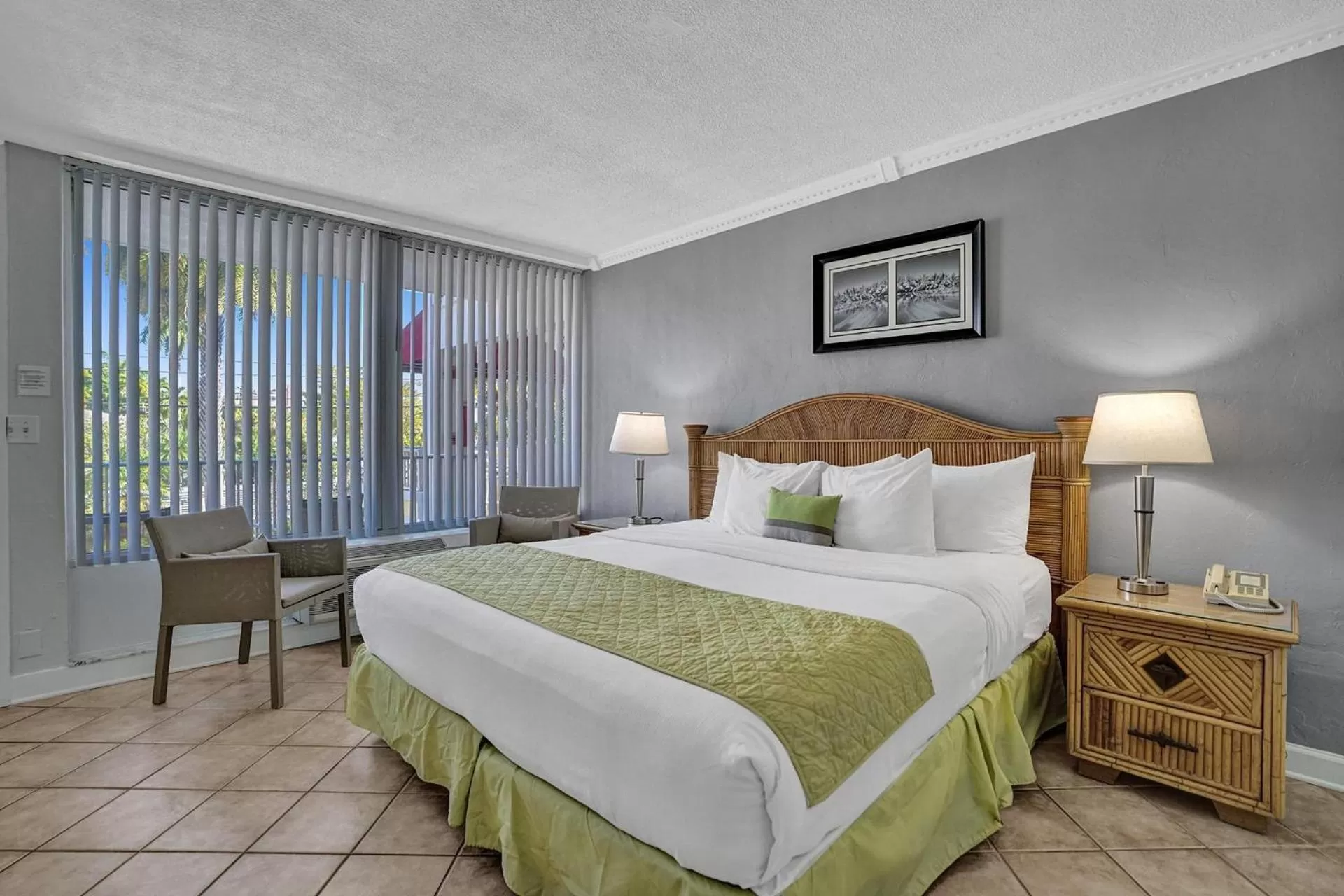 Bed in The Worthington Resorts - Clothing Optional - Men Only - Solo hombres