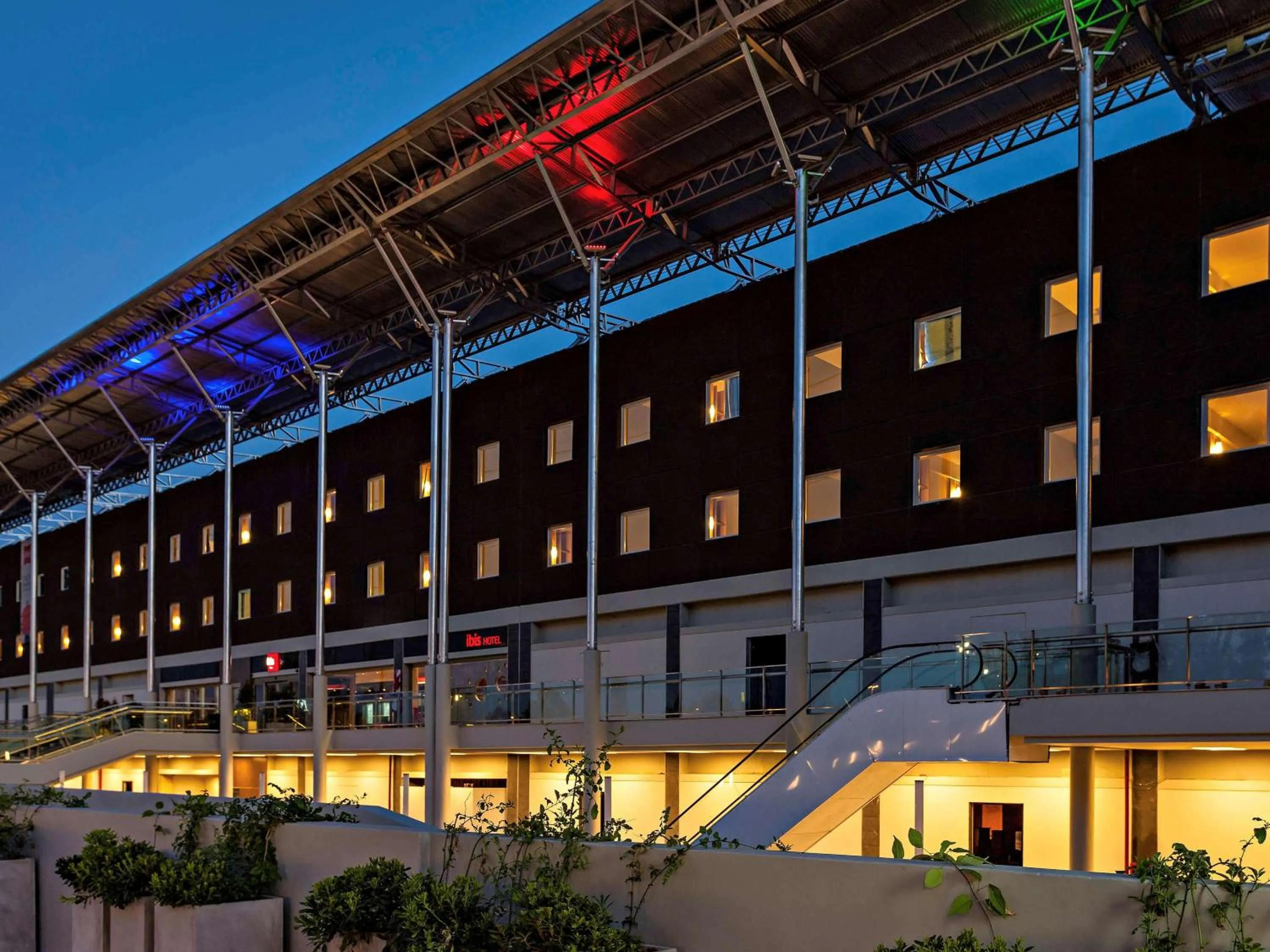 Property building in ibis Pilar