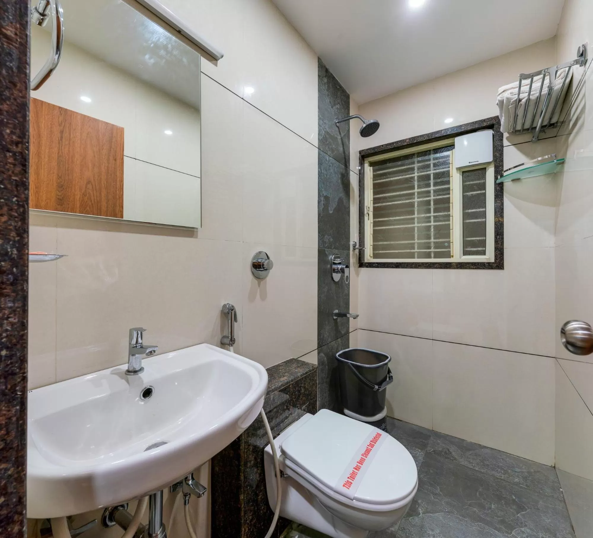 Bathroom in Hotel Aatithya Satkar Near Mahalaxmi Temple