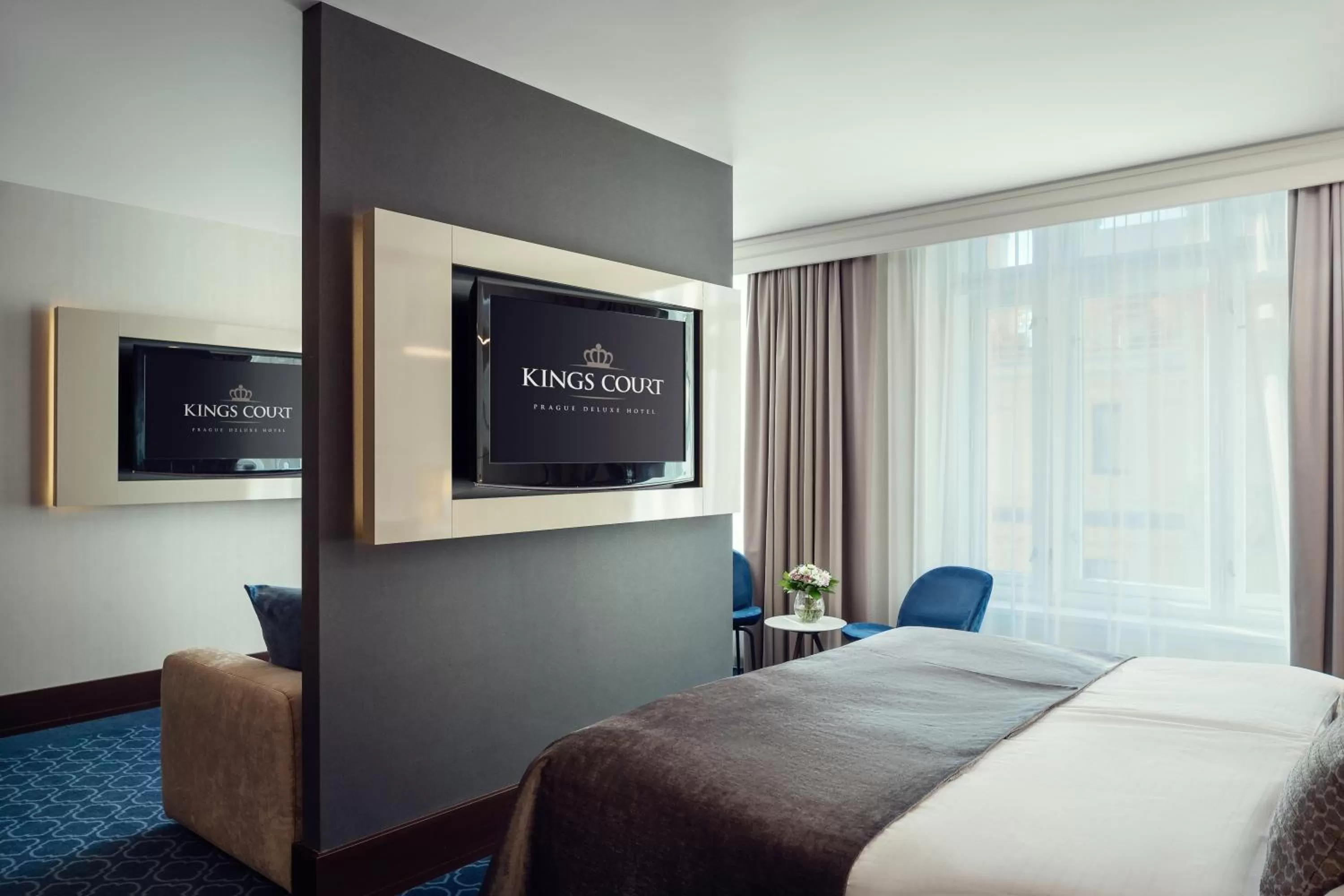 Bedroom, Bed in Hotel KINGS COURT