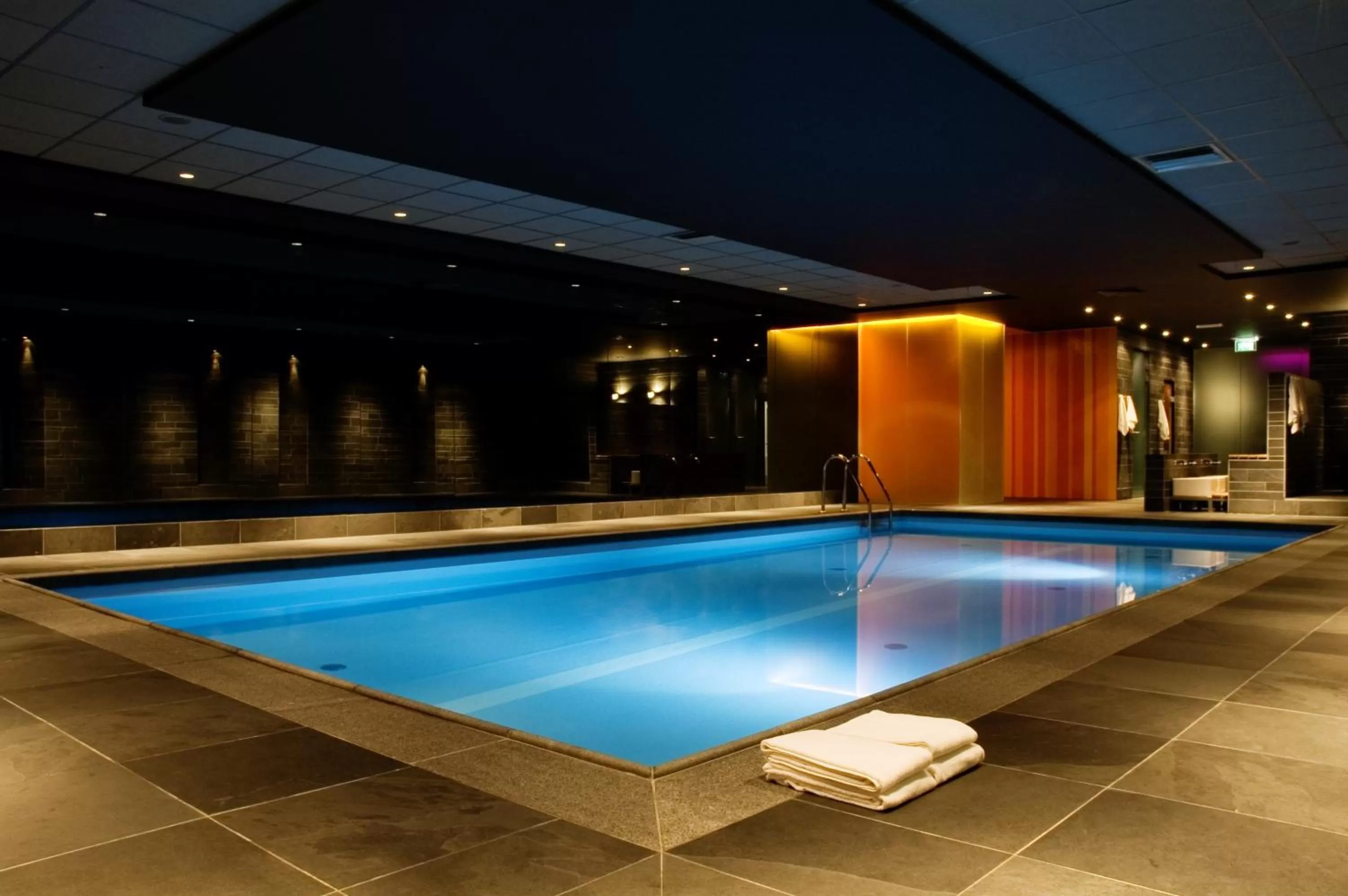 Swimming pool in Fletcher Hotel-Restaurant Oud London