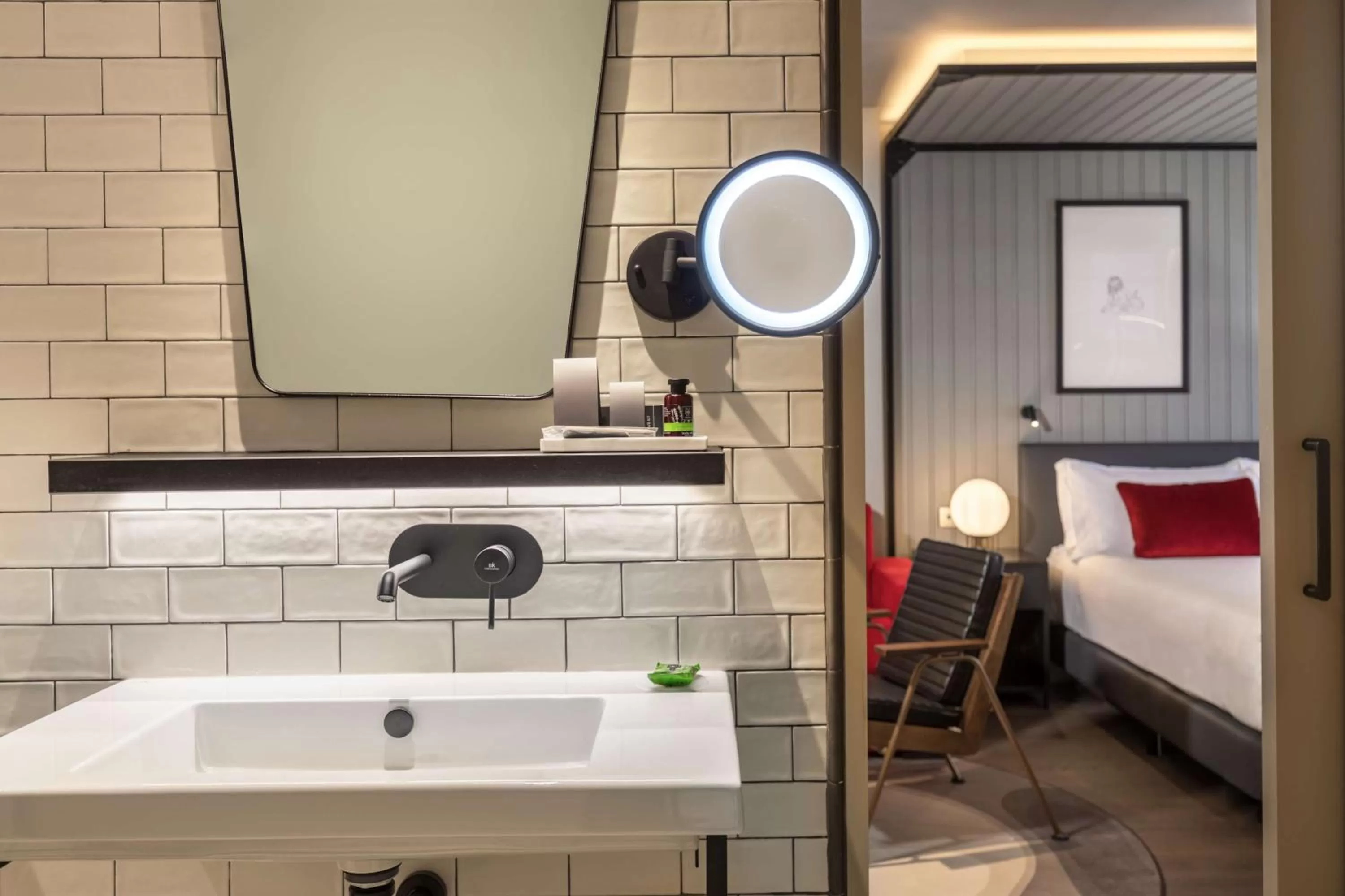 Bed in Canopy by Hilton Madrid Castellana