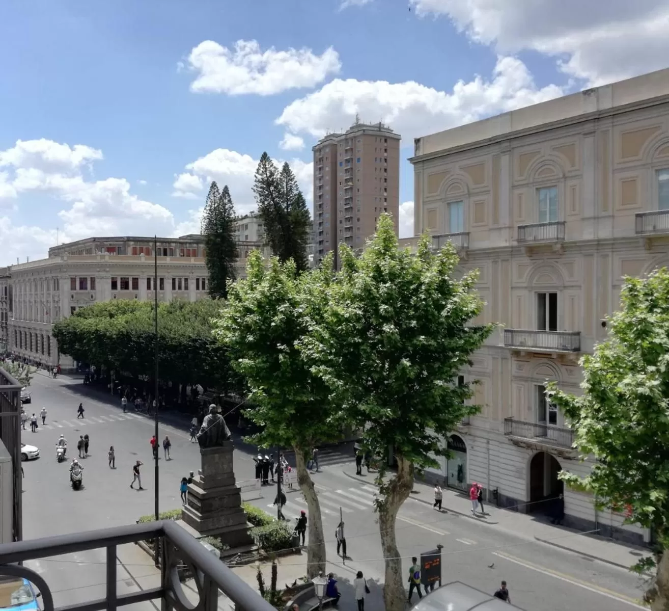 Neighbourhood in Moonlight Hotel&Suites