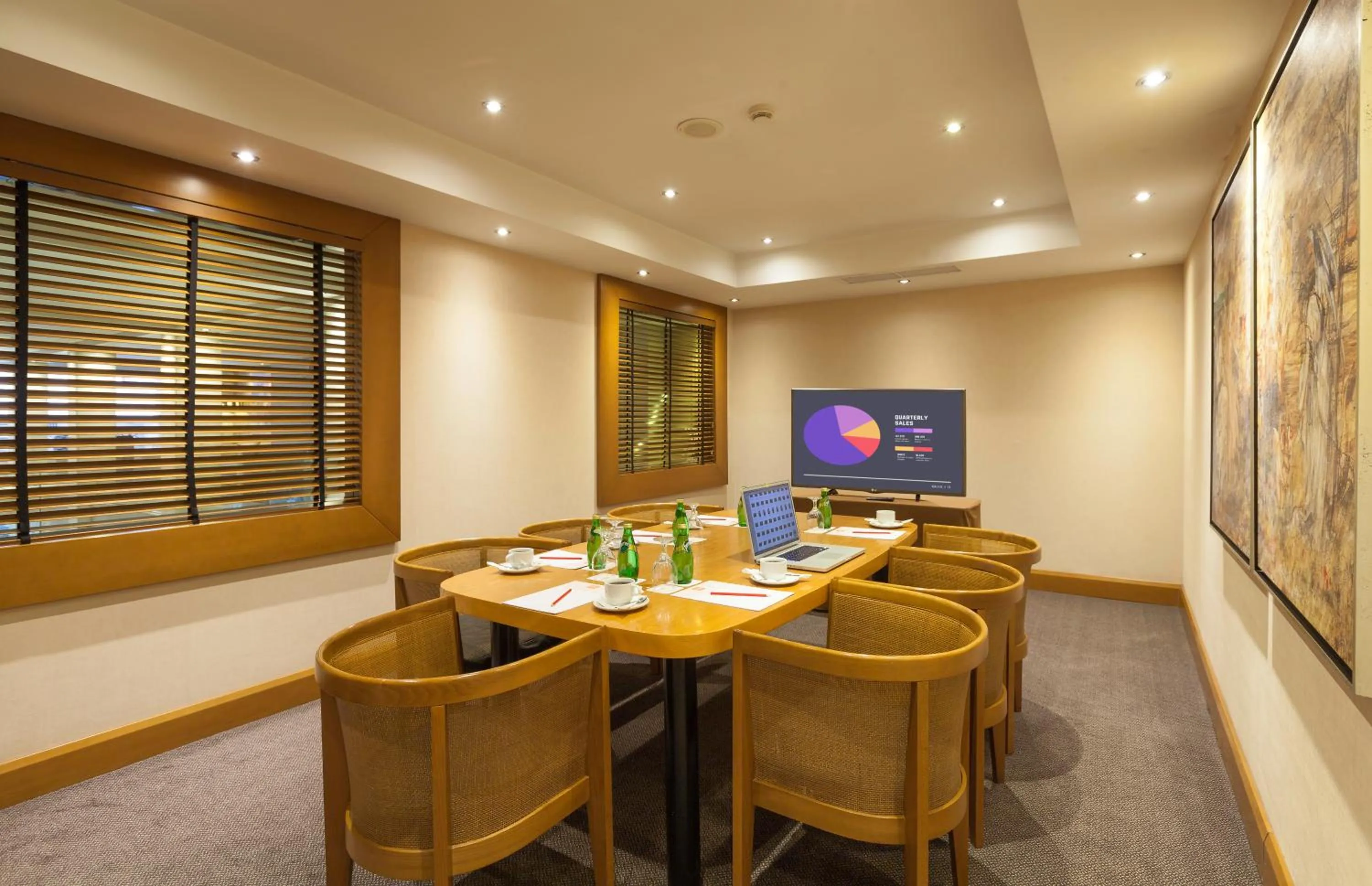 Business facilities in Central Hotel