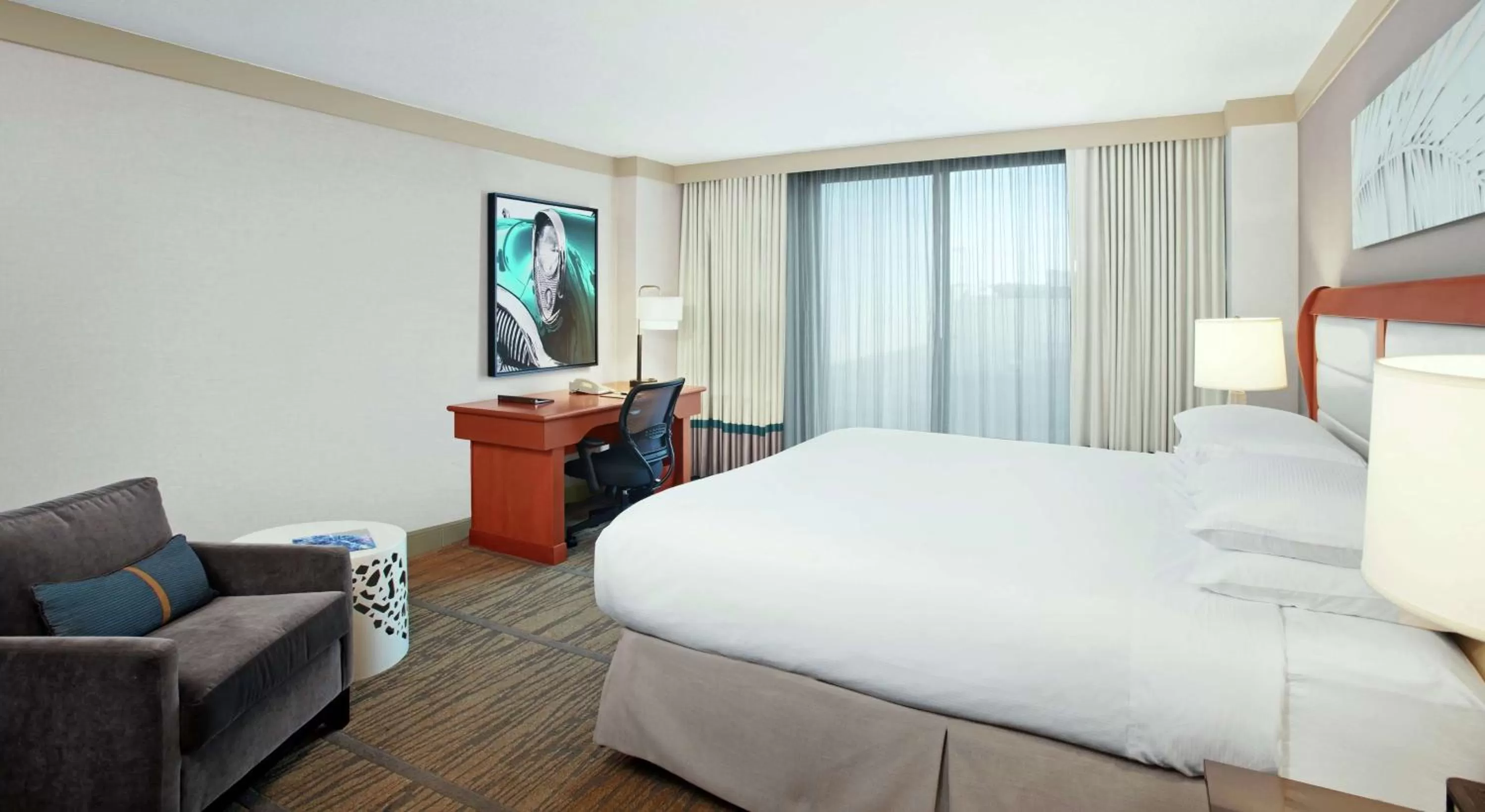 Bedroom, Bed in DoubleTree by Hilton Hotel Miami Airport & Convention Center