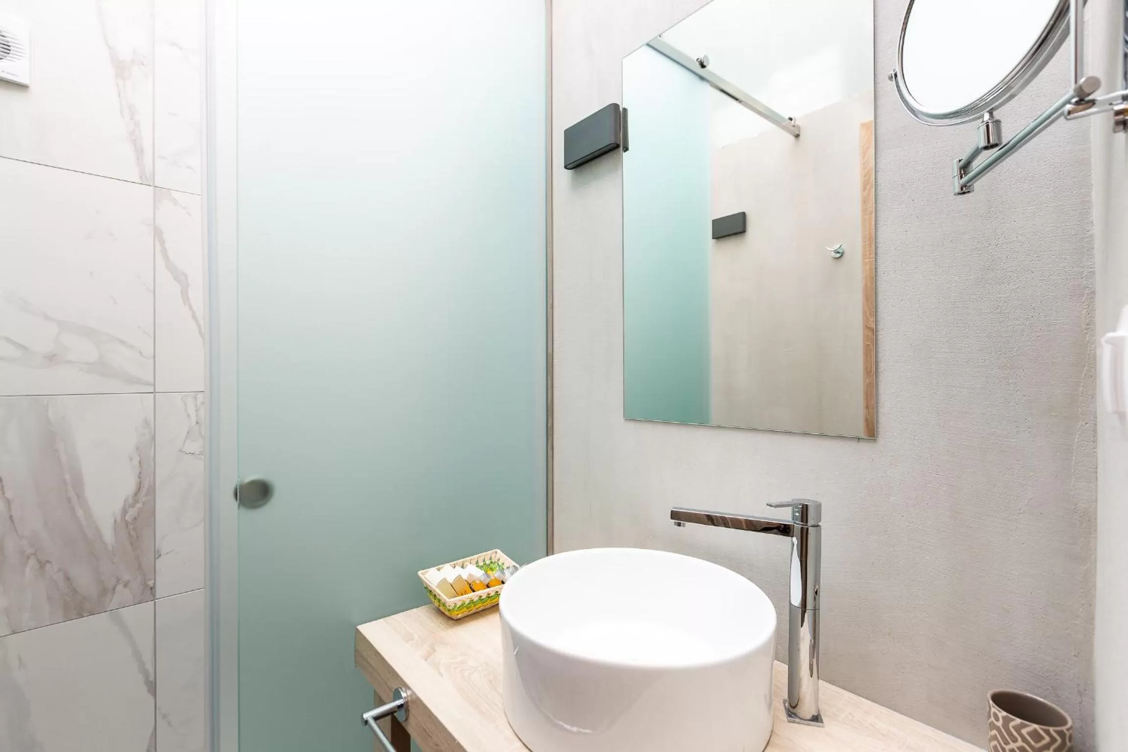 Shower in Ark 68 City Rooms