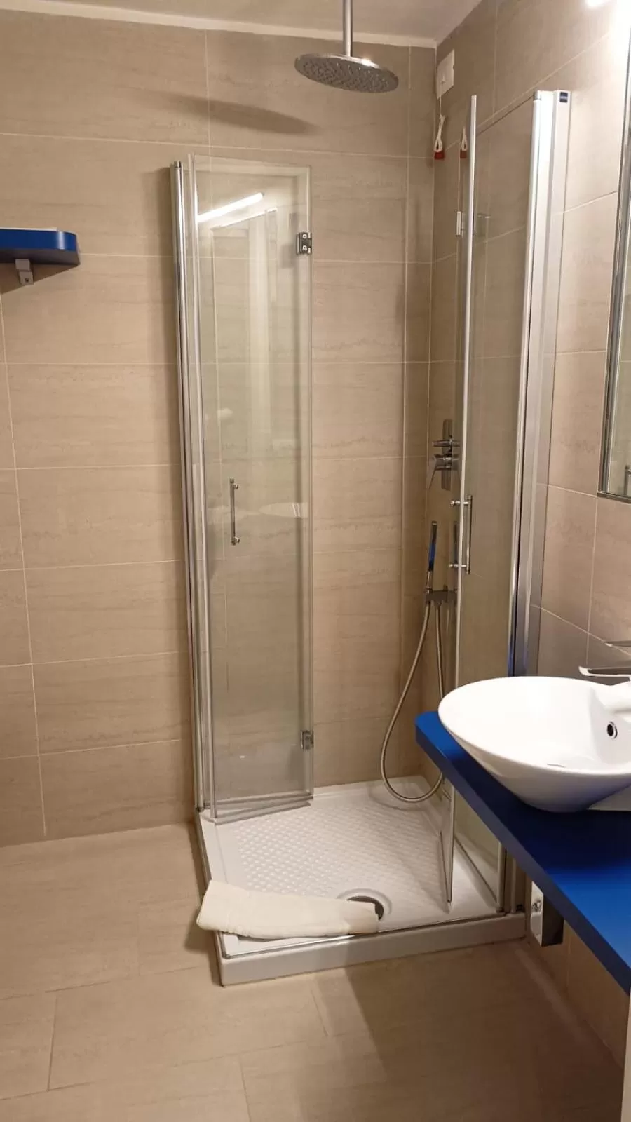 Shower in Roma Hotel