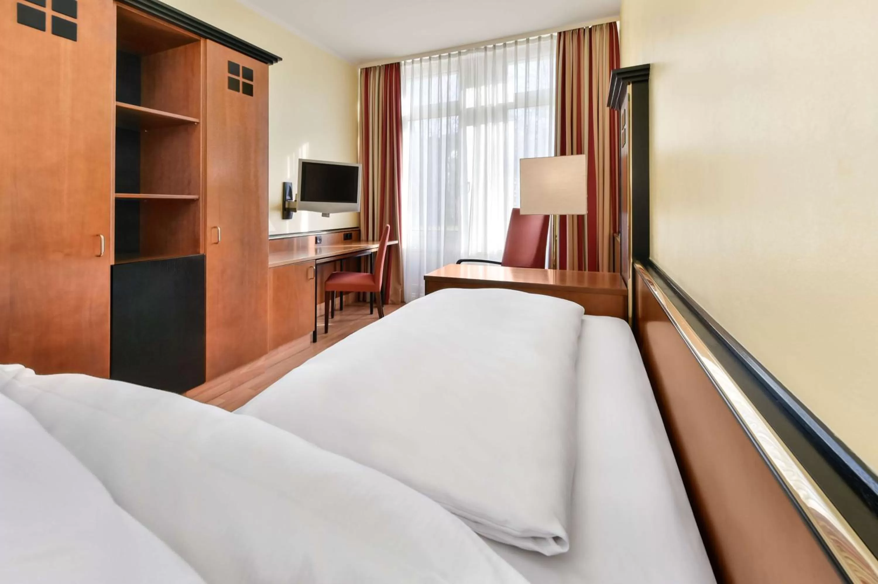 Photo of the whole room in NH München City Süd