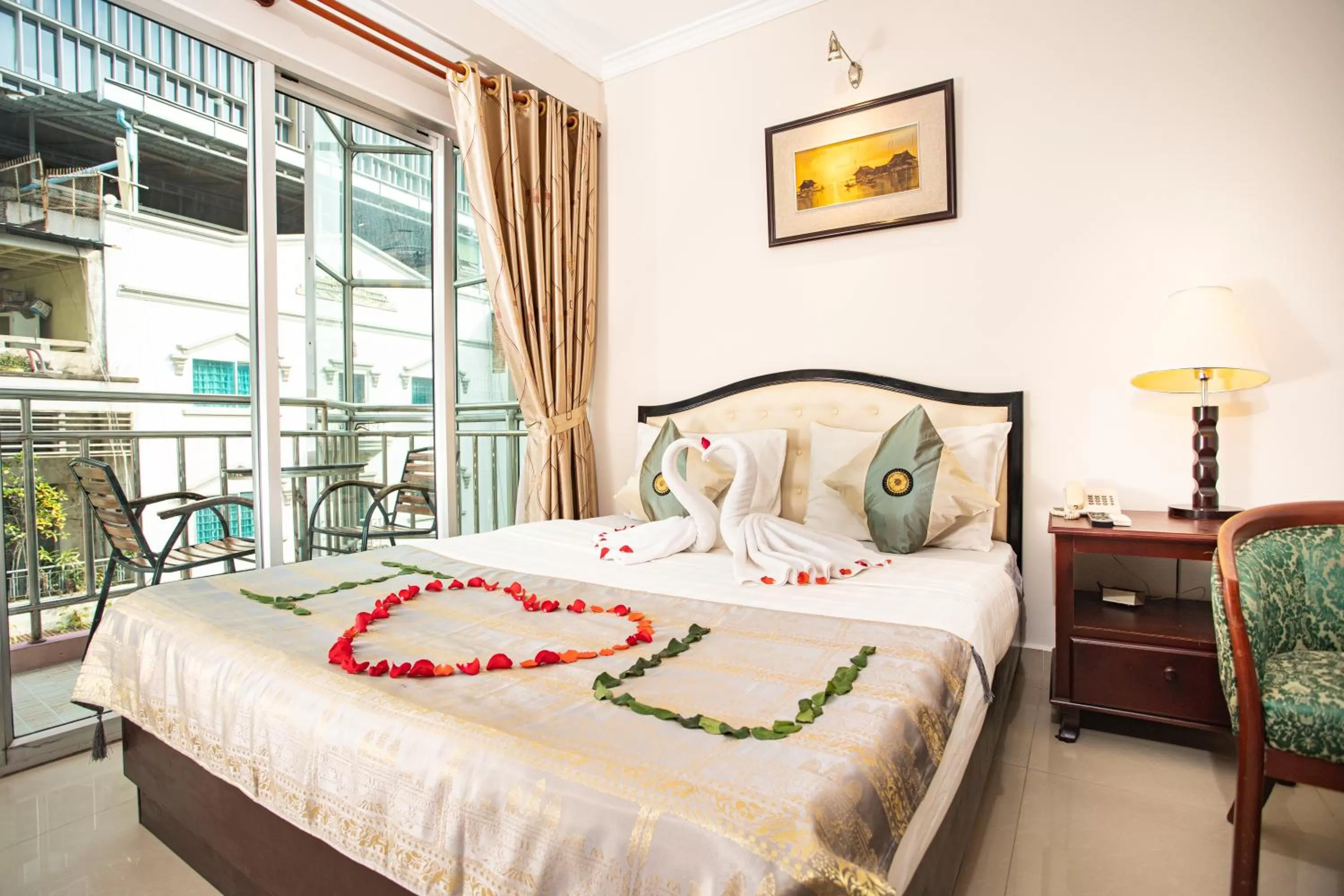 Bed in Silver Mounts Hotel