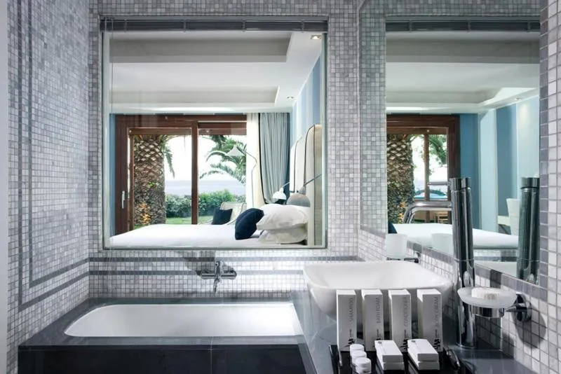 Bathroom, Bed in La Plage Resort